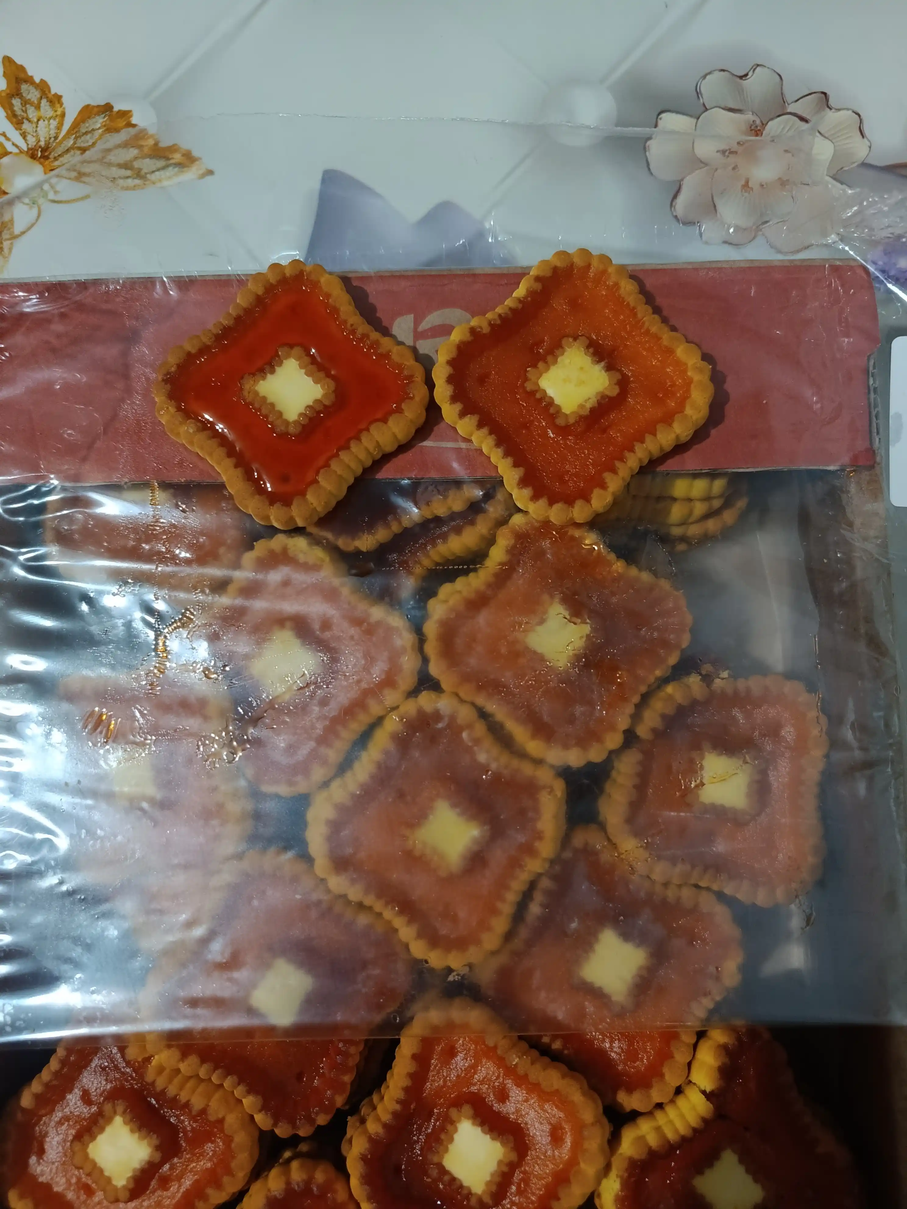 Pechenye nachinka yogli oq va jeleli dekor 3 ta ta’m qora smorodina apelsin, malina, 1 kg