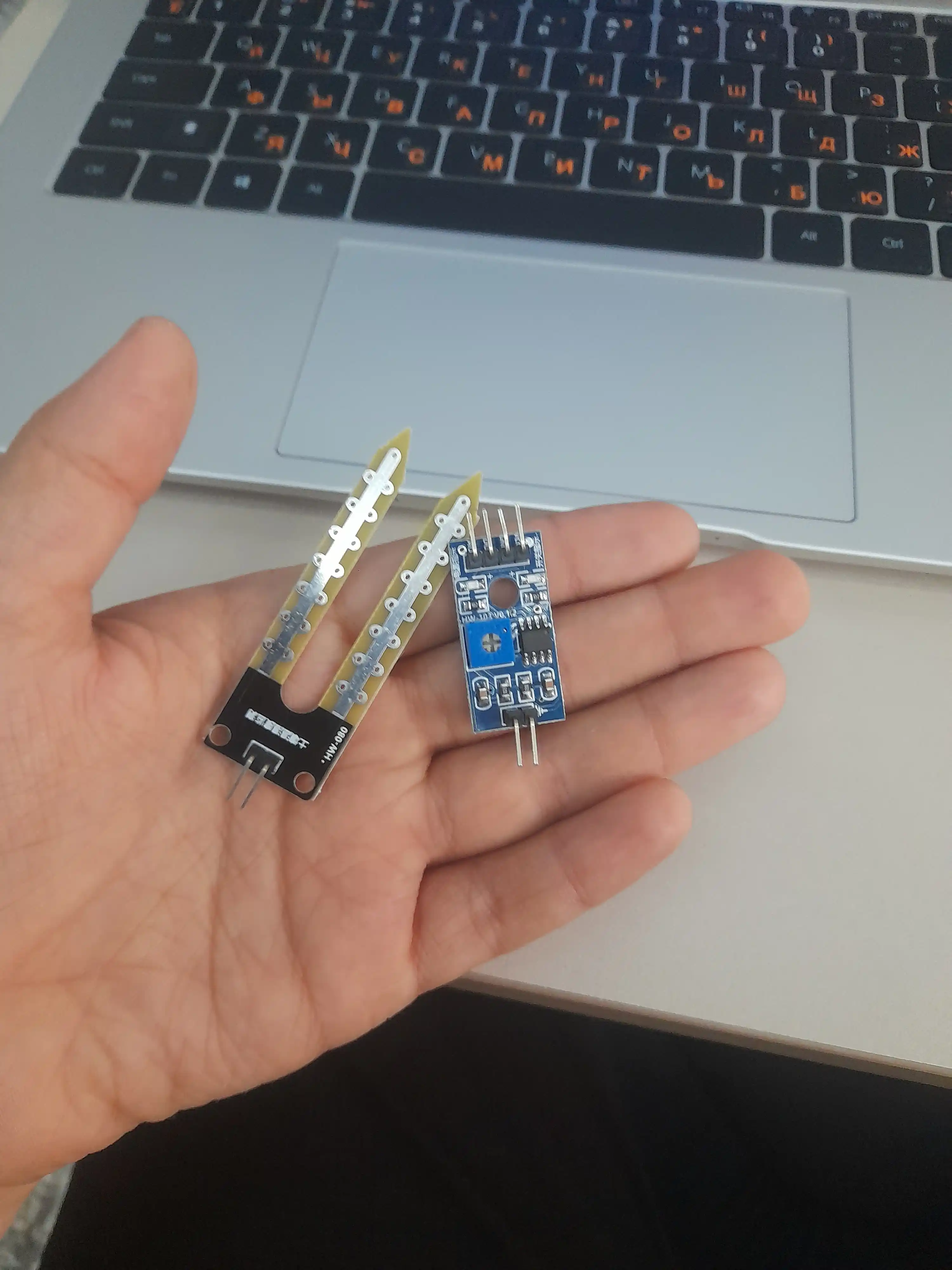 Датчик влажности почвы HW-080 c контроллером