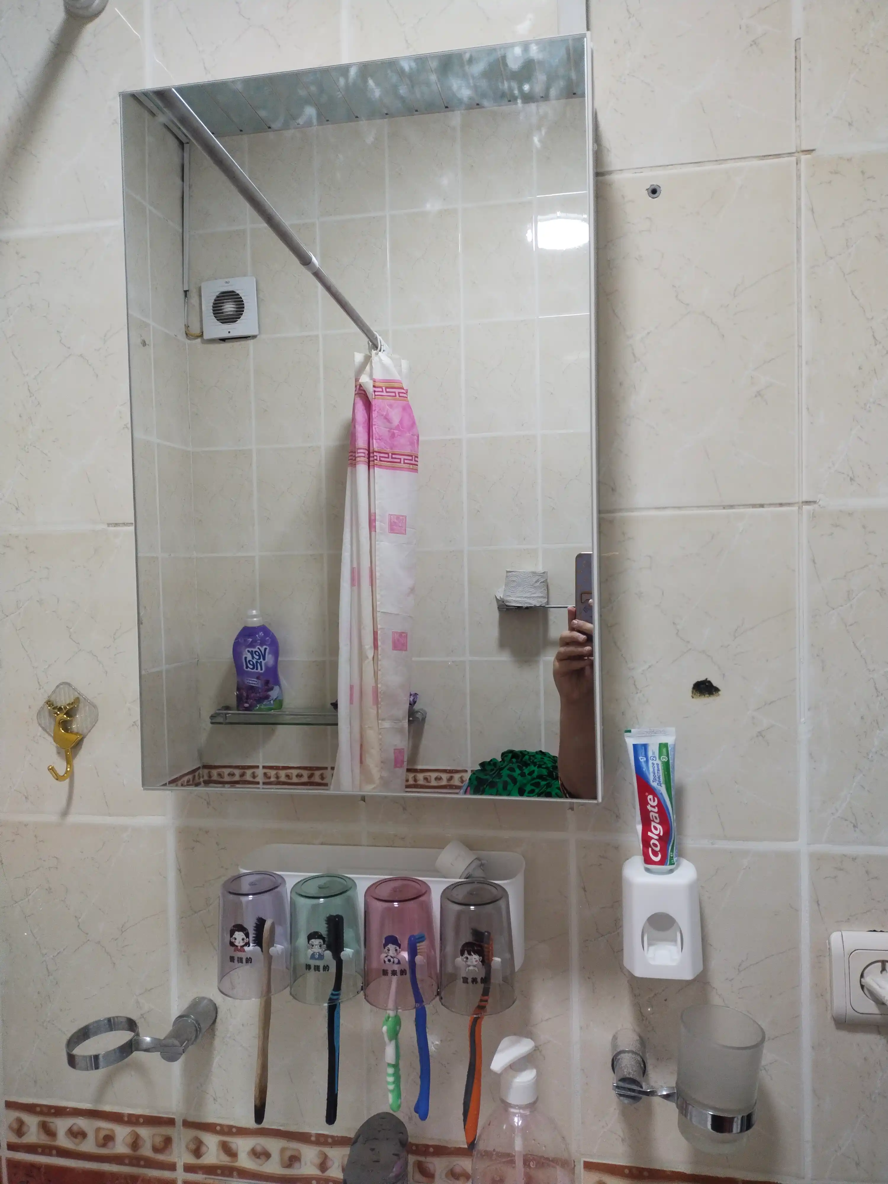 Vannaxona uchun tokcha, osma devor shkafi