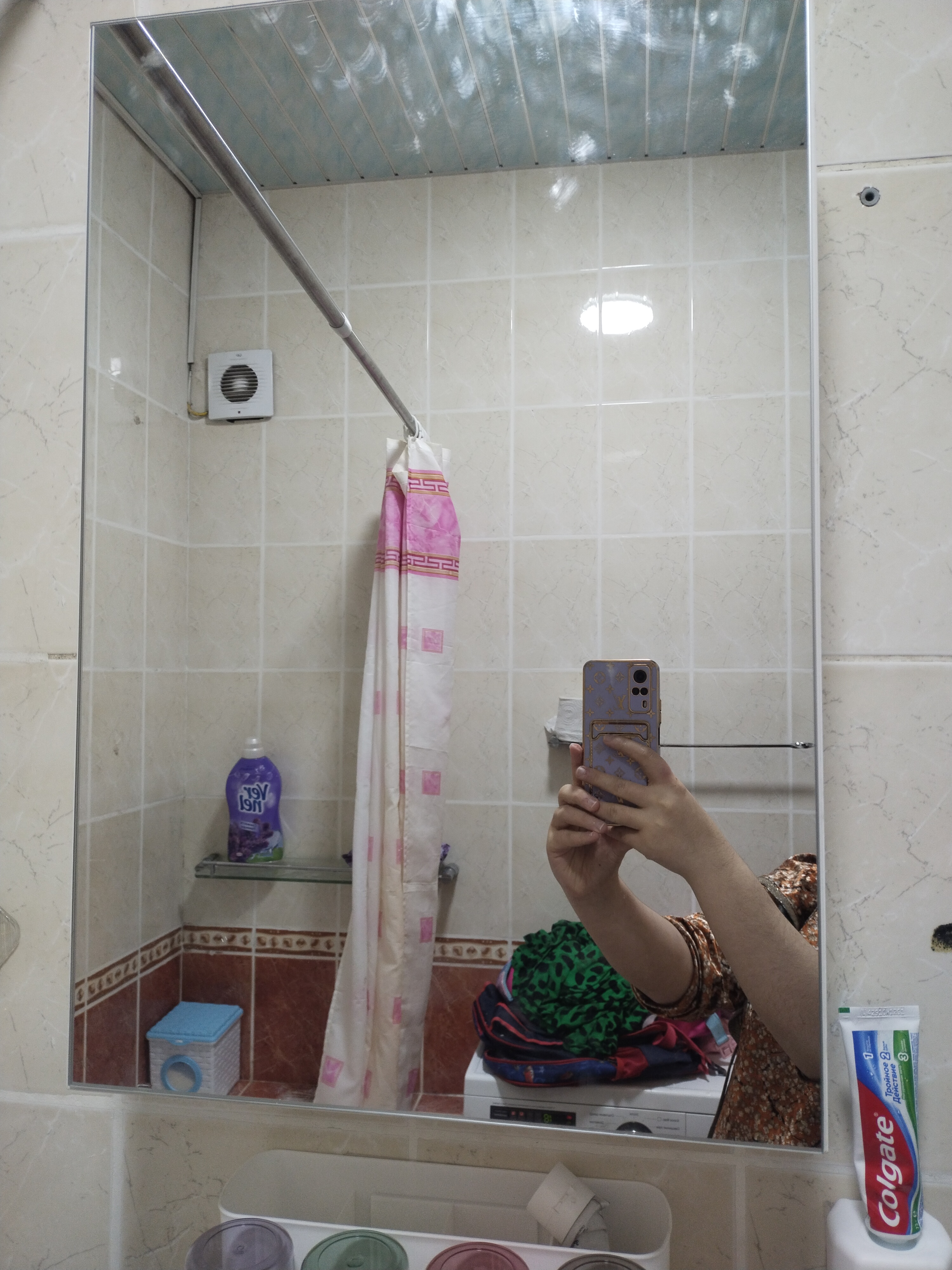 Vannaxona uchun tokcha, osma devor shkafi