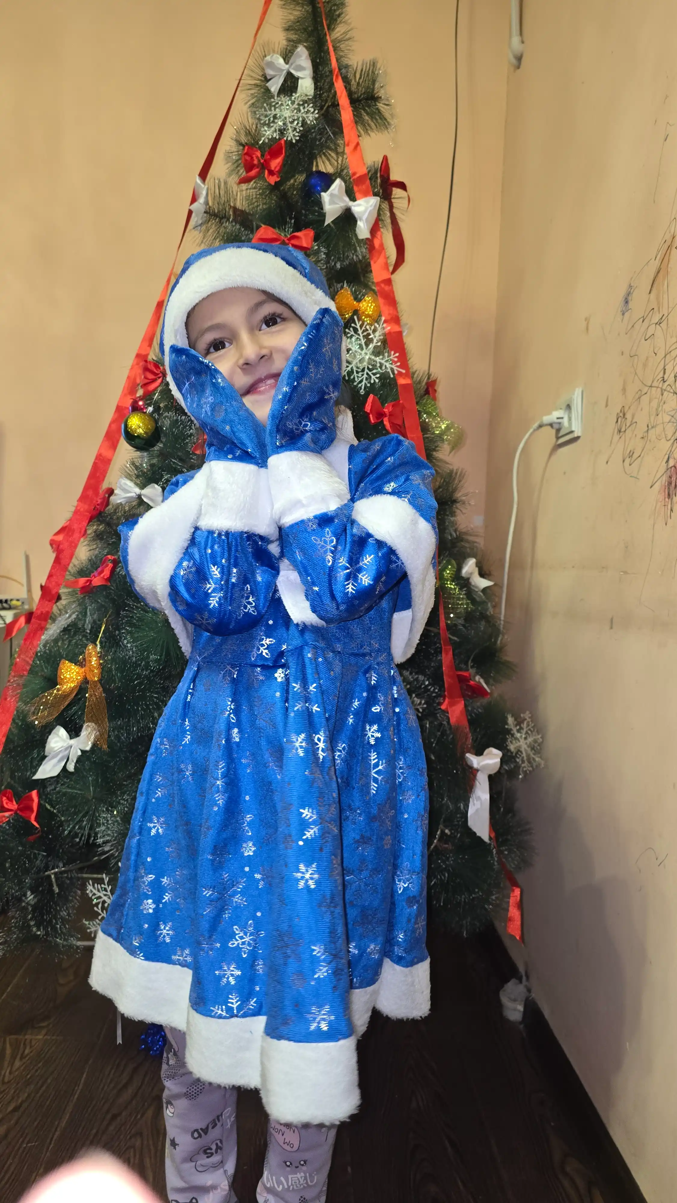 Yangi yil qorqiz kostyumi, Qizlar uchun bashang ko‘ylak, yopinchiqli karnaval ko‘ylagi