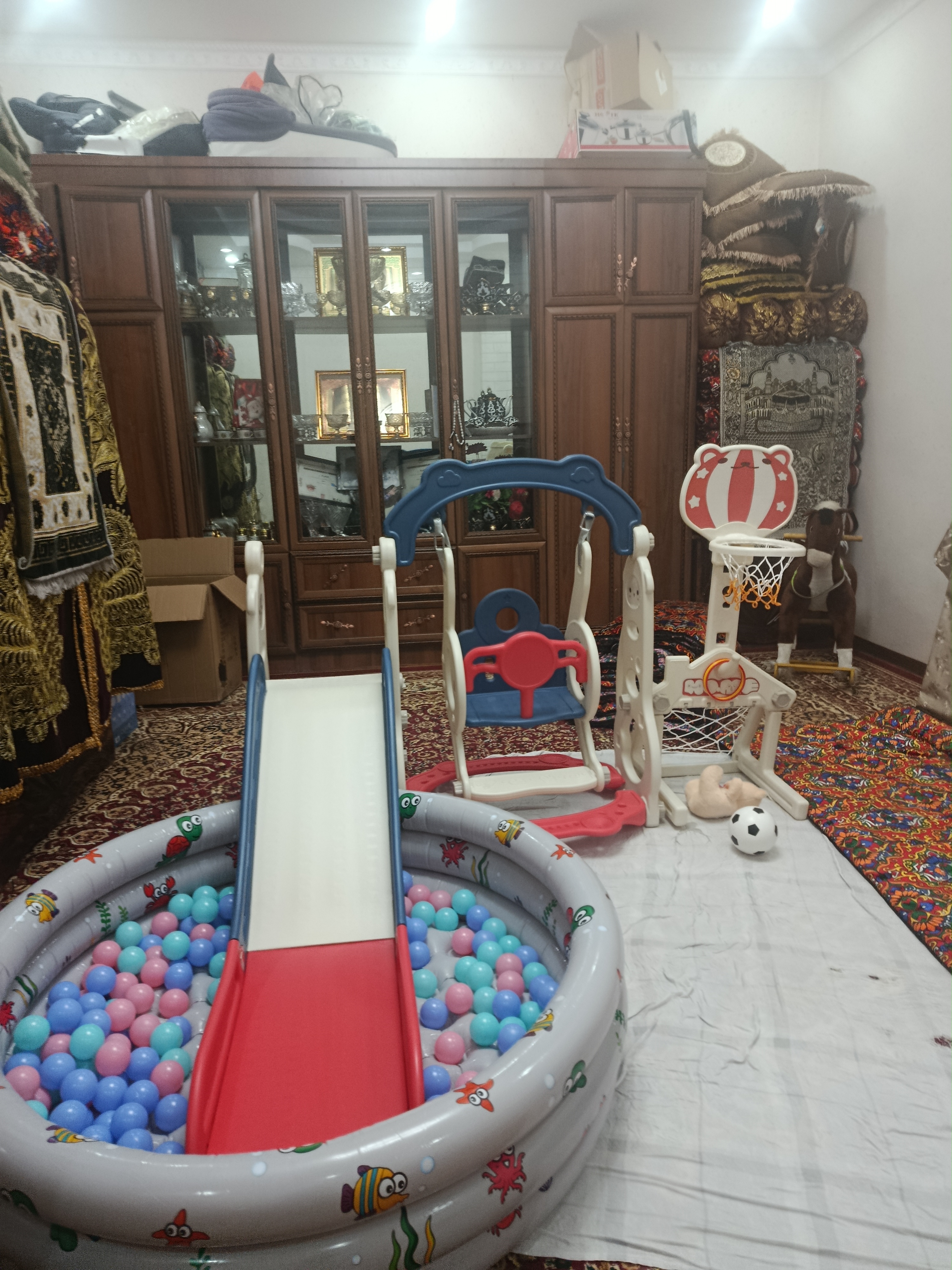 Игровая площадка для детей горка, качели, бассейн, баскетбольное кольцо, футбольные ворота