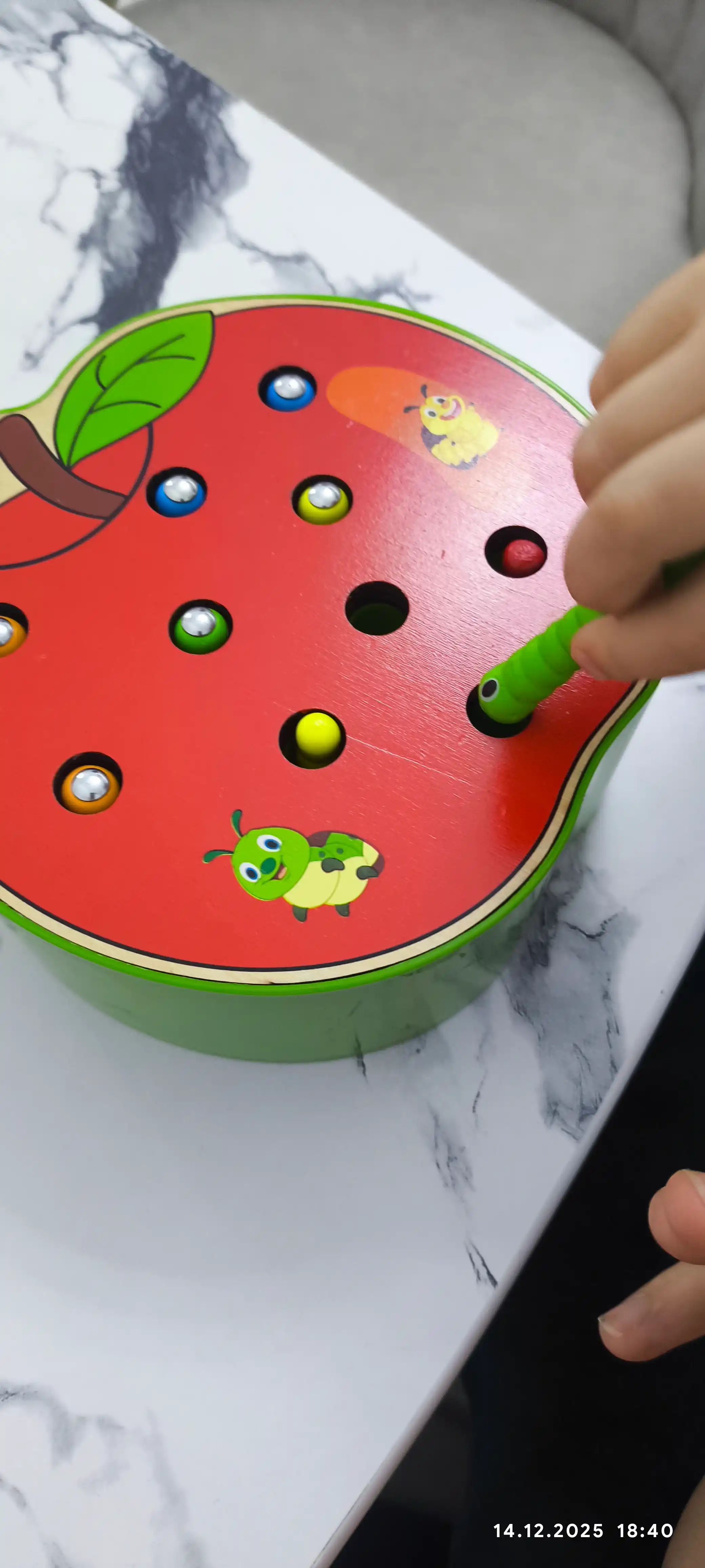 Magnit baliq ovlash, kulgili qurtlar, bolalar uchun ta'limiy o'yin, saralashchi