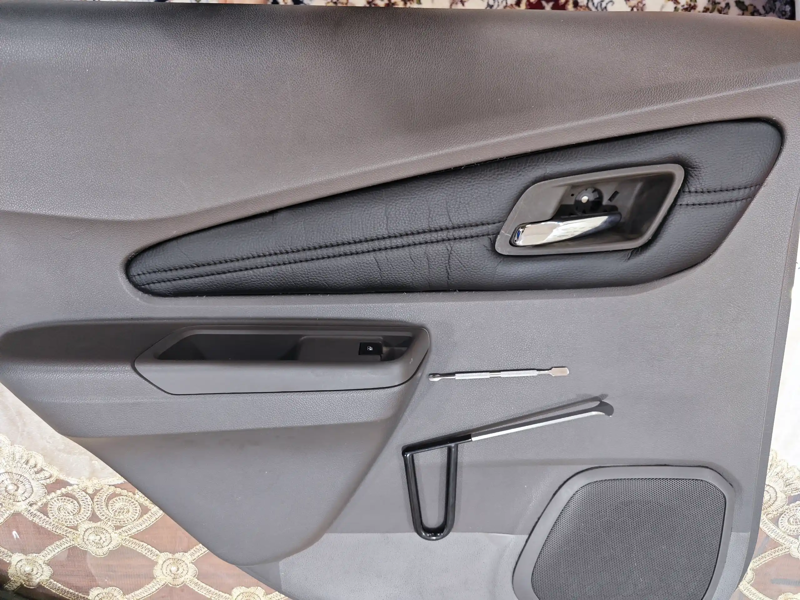 Chevrolet Cobalt ostona qoplamalari uch rangda