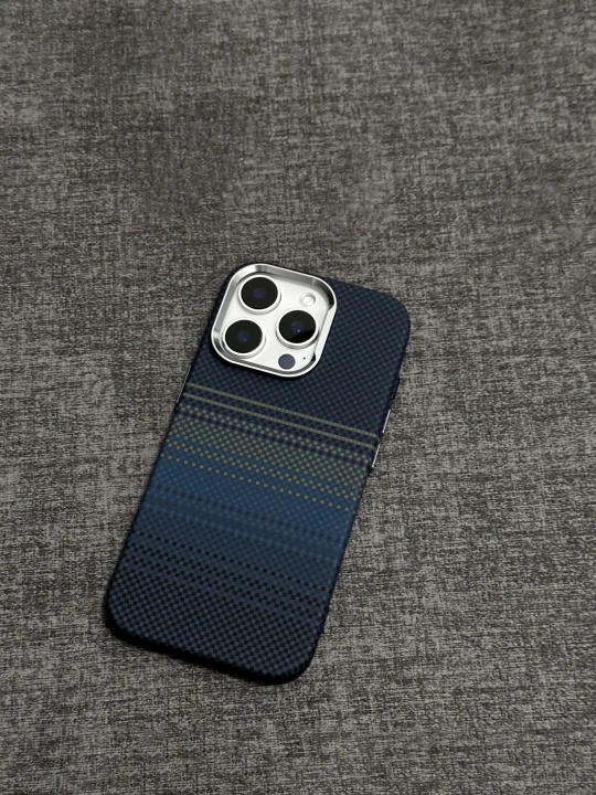 Karbon chexol iPhone 13, 14, 15, 16, 17 Pro Max, Magsafe bilan — ayfon chehol 16 Pro Max