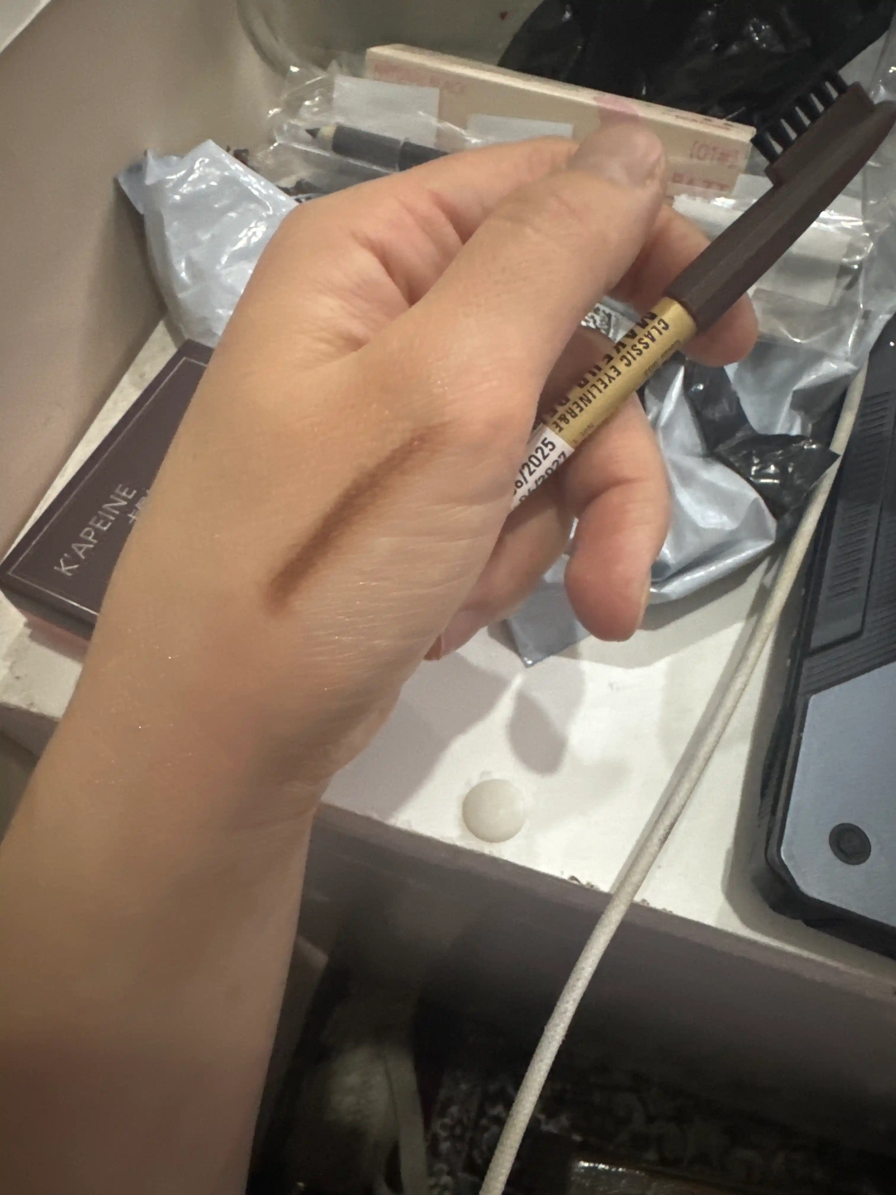 Карандаш для бровей MAKEUP PENCIL VIP