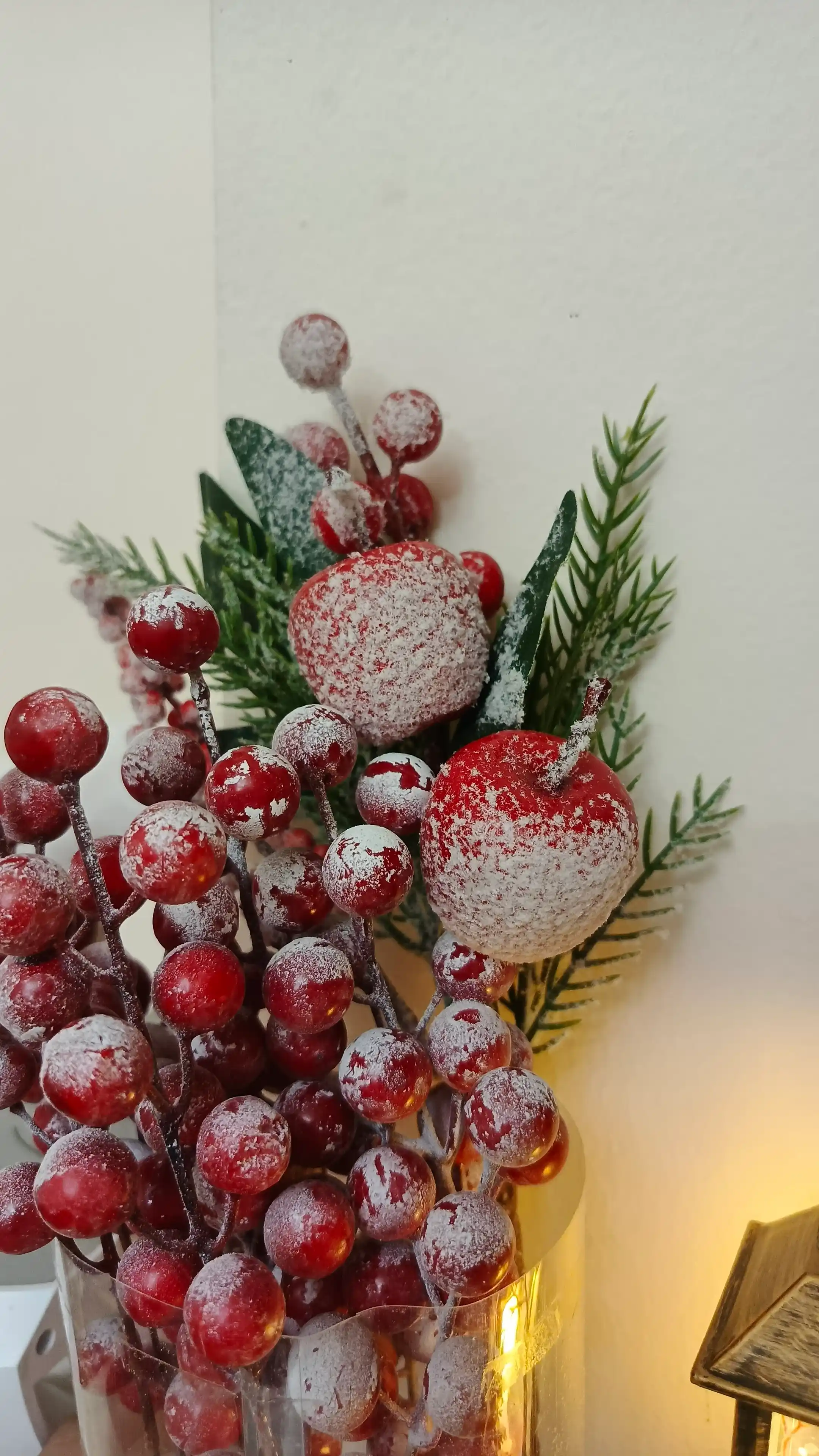 Ягоды для декора, на ветке, новогодняя искусственная рябина в снегу и во льду
