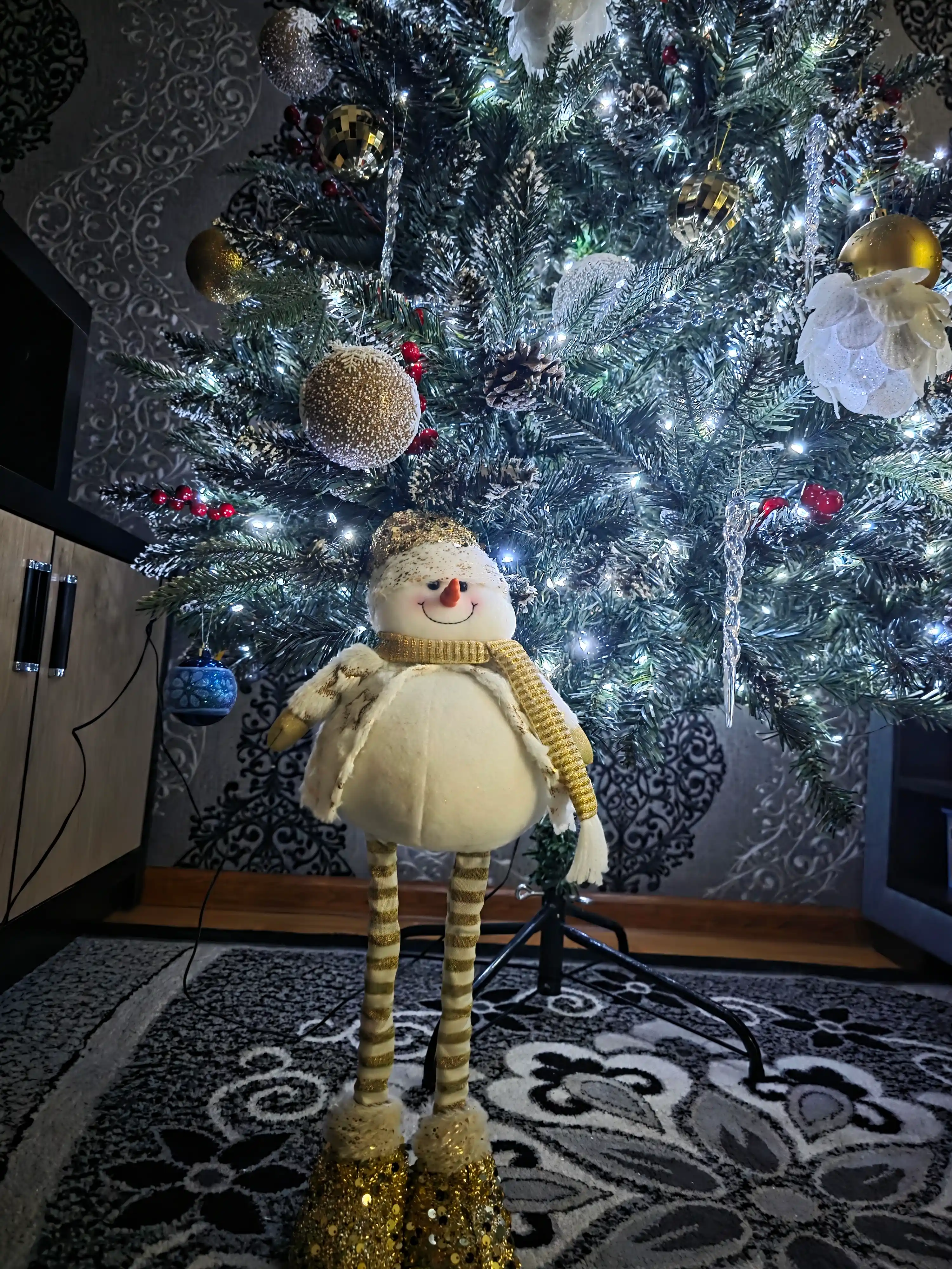 Yangi yil bezak o‘yinchoqlari
