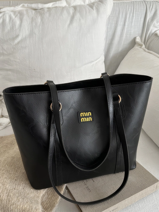 Ayollar uchun ZARMINA Classic tote sumkasi, eko-charm, qora, keng - 