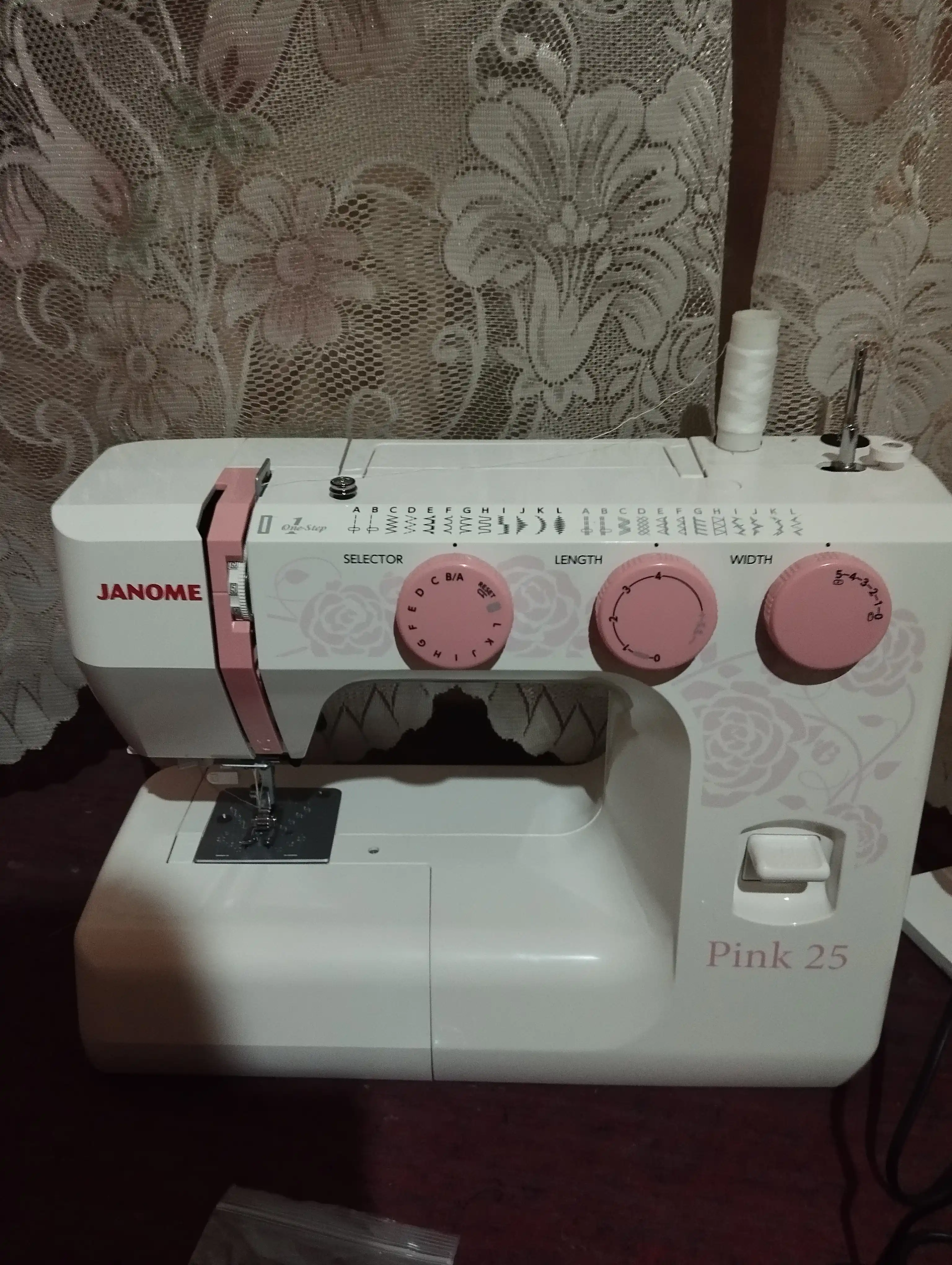Швейная машина Janome Pink 25