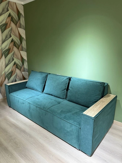 Kiyim saqlash joyi bo'lgan Loft Box divan-krovati