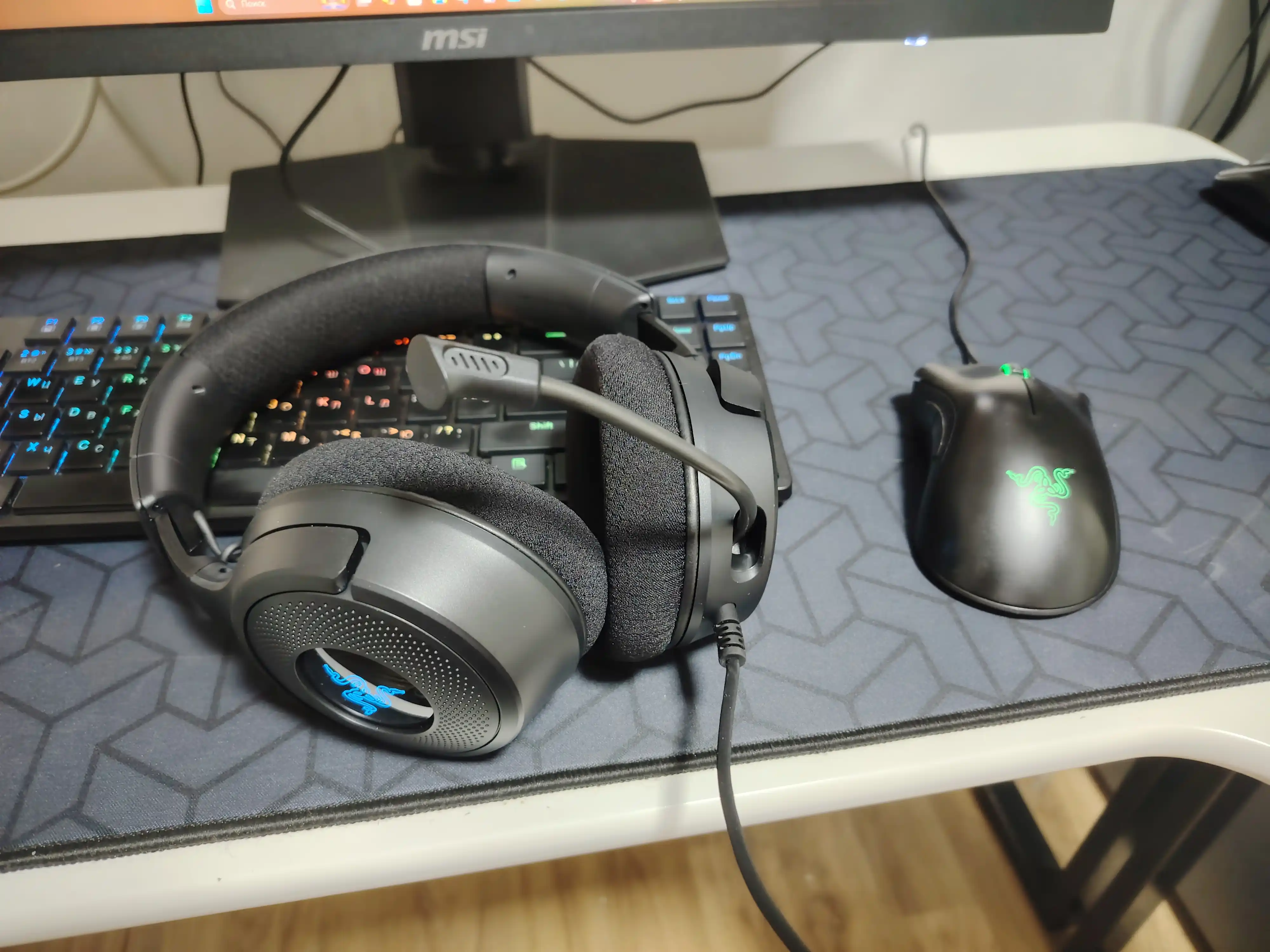 Razer Kraken V4 X simli o‘yin quloqliklari, 7.1, USB-A, 1.8m, RGB yoritgichli