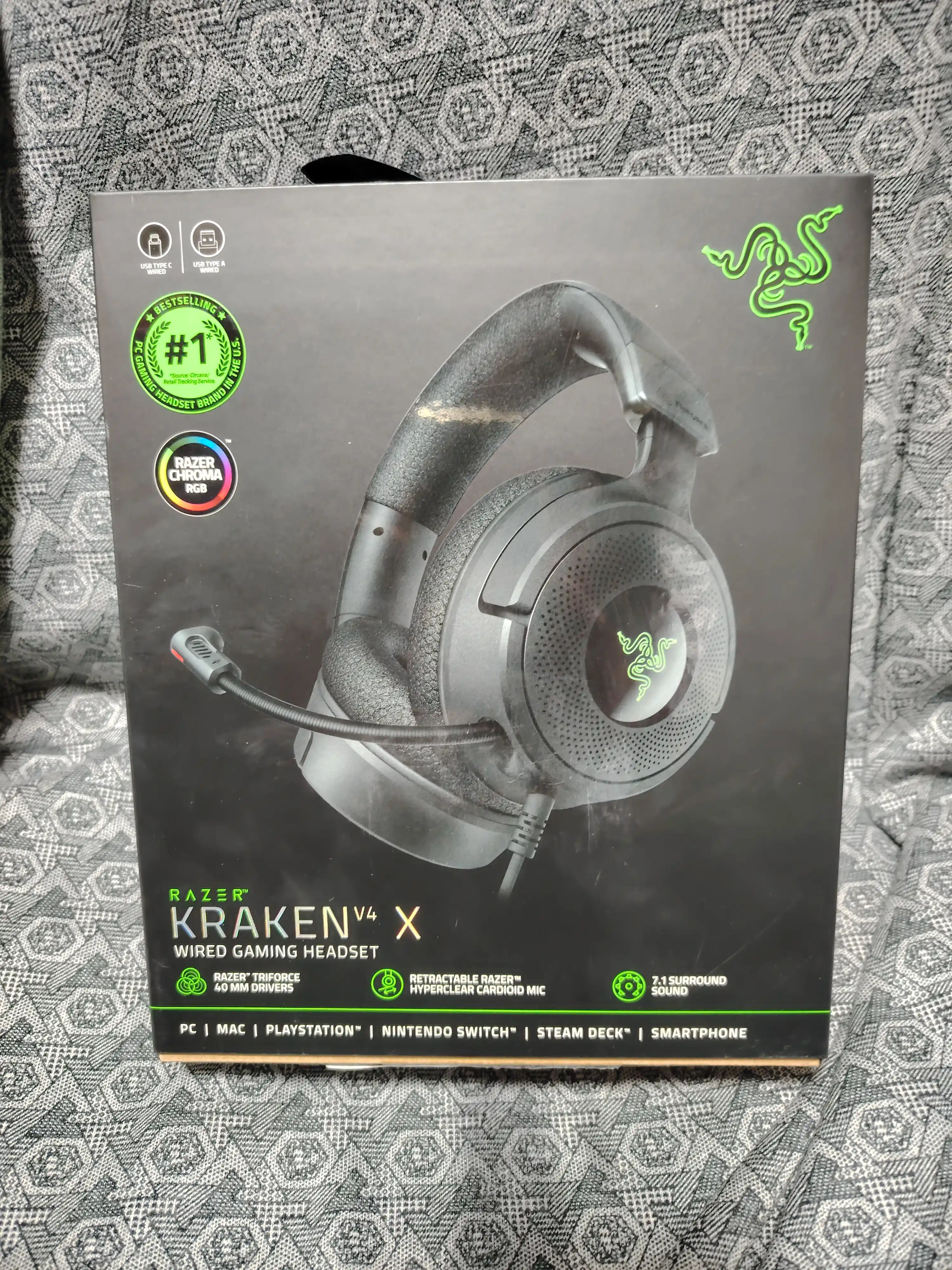 Razer Kraken V4 X simli o‘yin quloqliklari, 7.1, USB-A, 1.8m, RGB yoritgichli