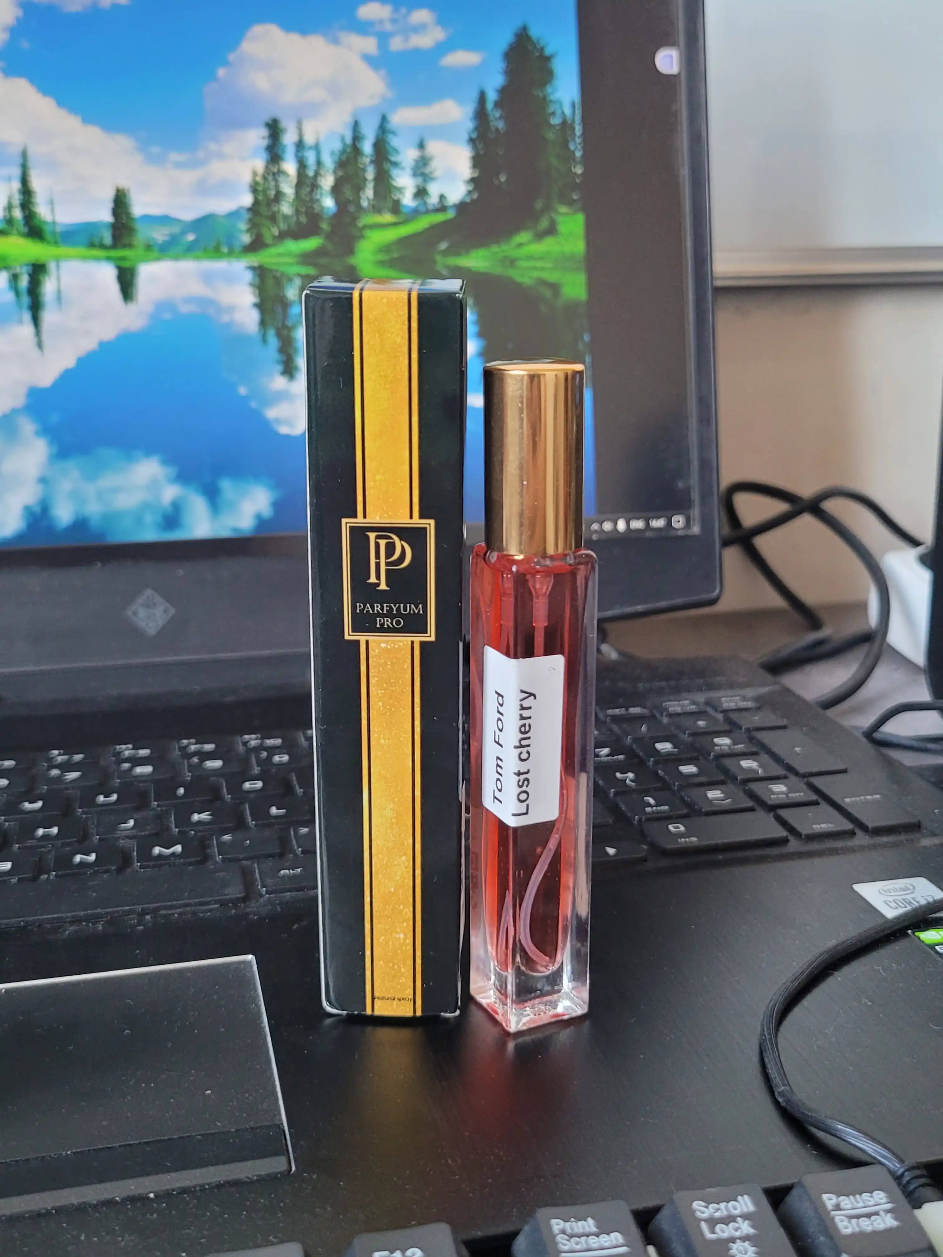 Ayollar uchun parfyumlangan suvi ,Tom Ford Lost cherry 50% Masla Extra  parfyuma 10 ML