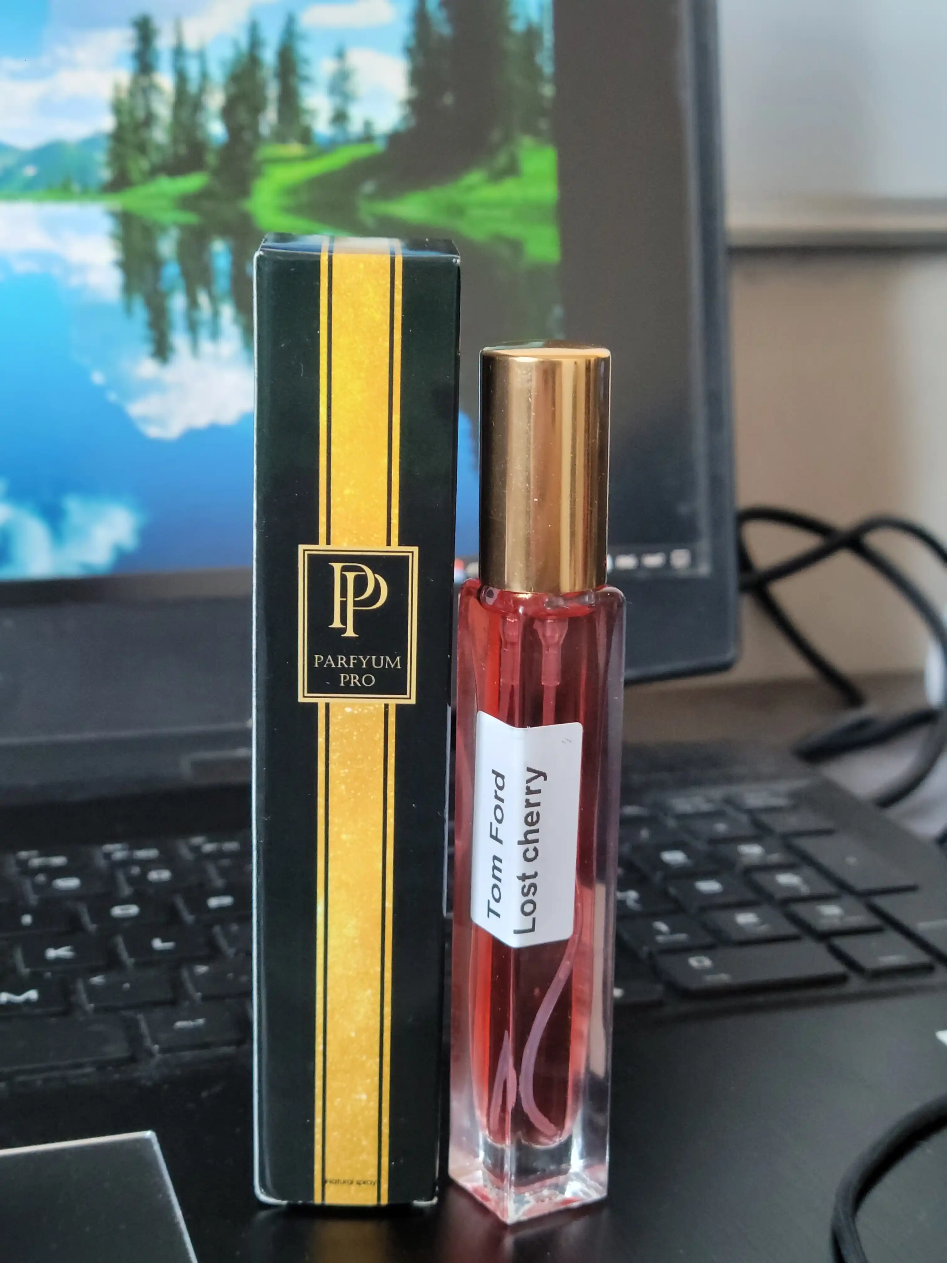 Ayollar uchun parfyumlangan suvi ,Tom Ford Lost cherry 50% Masla Extra  parfyuma 10 ML