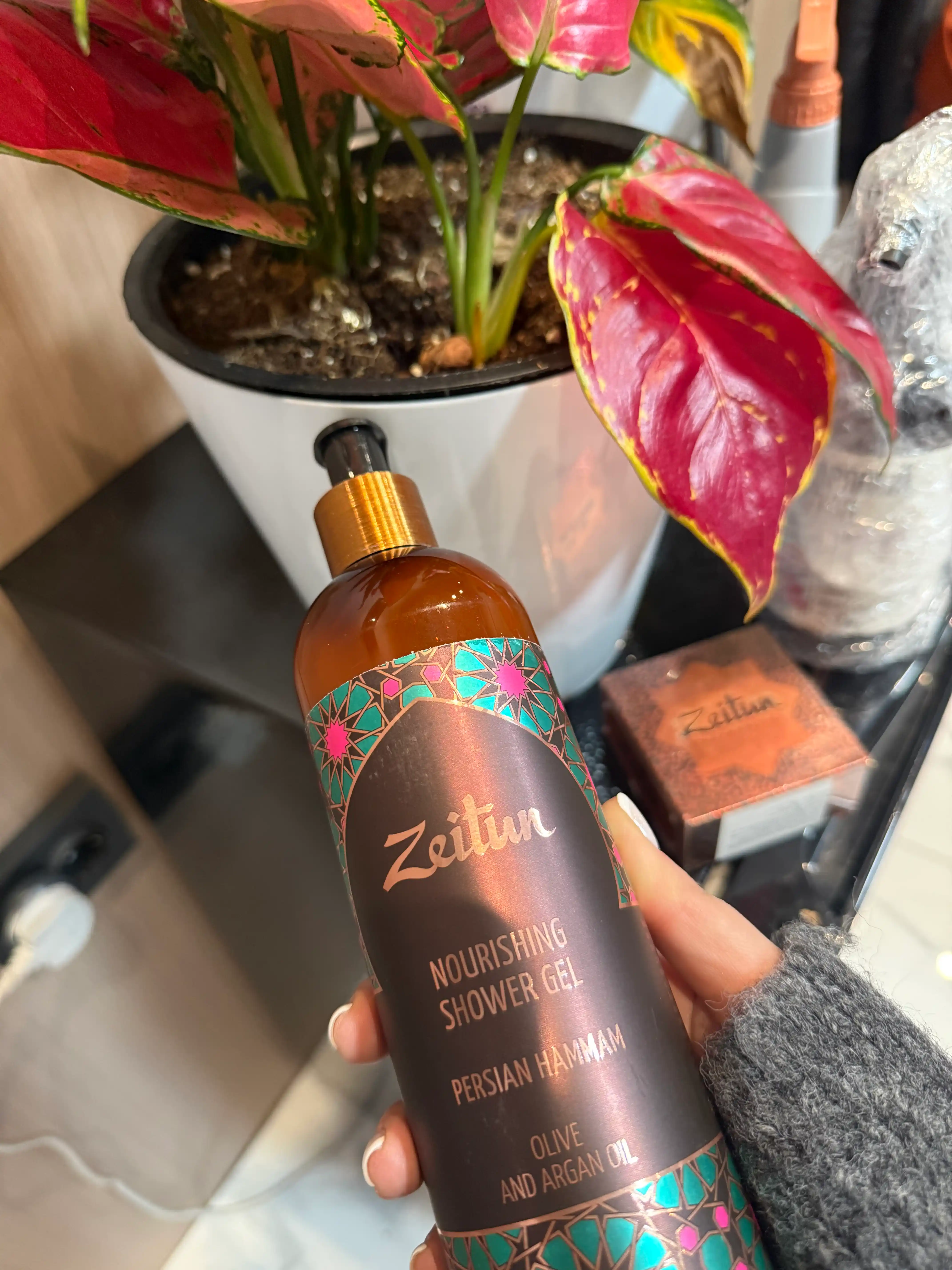 Dush uchun xushbo‘ylantirilgan "Zeytun" geli, 410 ml (ikkita xushbo‘y hid tanlash uchun)