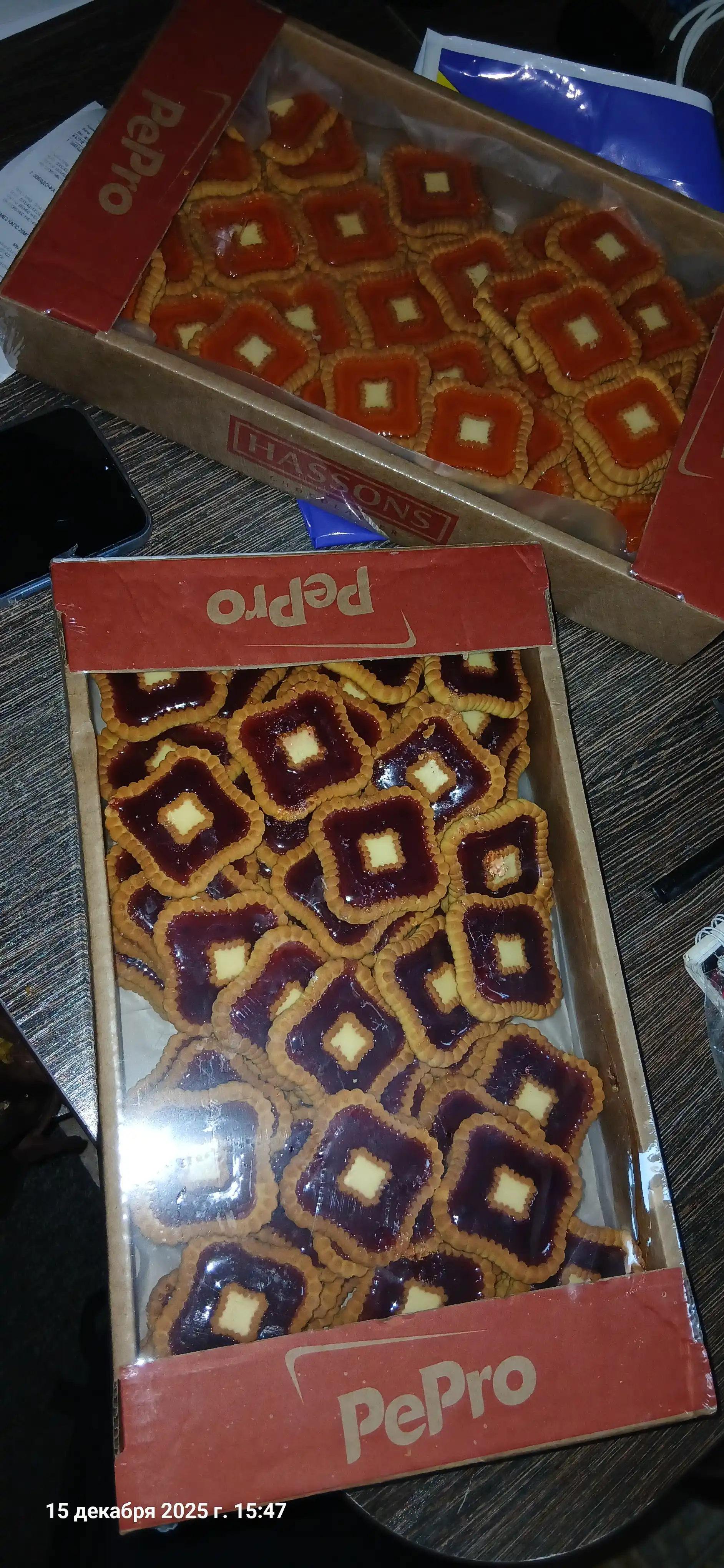 Pechenye nachinka yogli oq va jeleli dekor 3 ta ta’m qora smorodina apelsin, malina, 1 kg