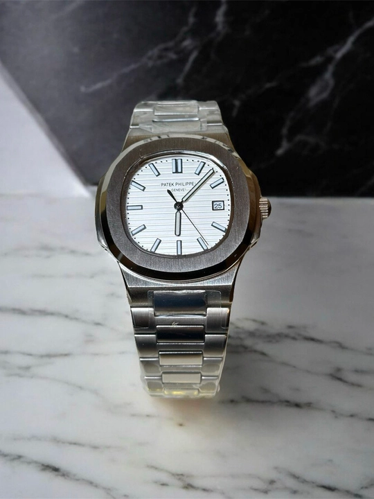Patek Philippe Nautilus с белым циферблатом