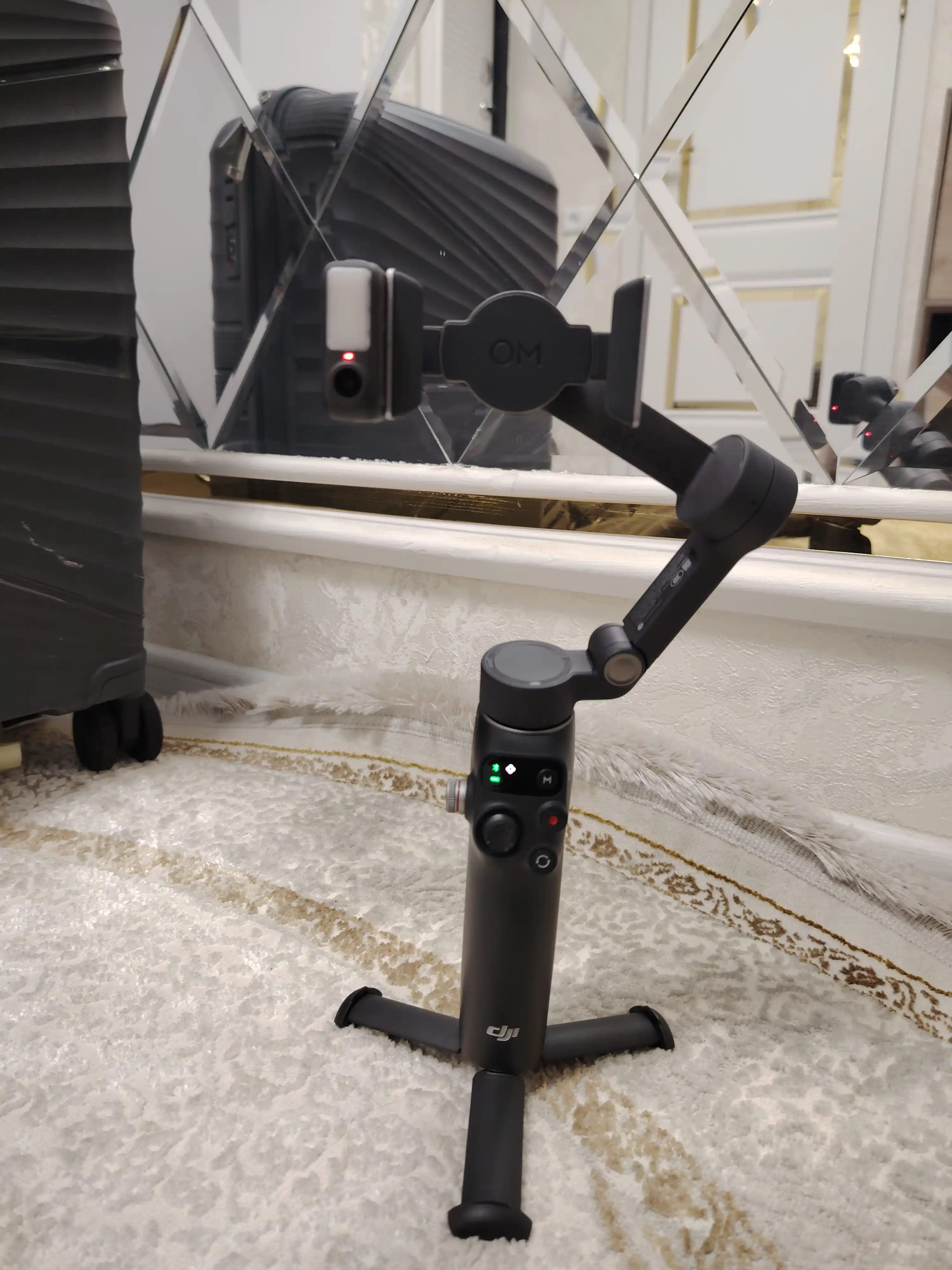 Стабилизатор DJI Osmo Mobile 8 для смартфона, с ActiveTrack, 3-осевой, складной