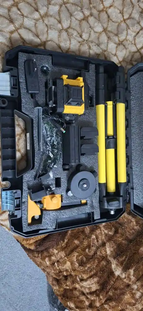 Лазерный уровень 4D Dewalt D16, со стойкой