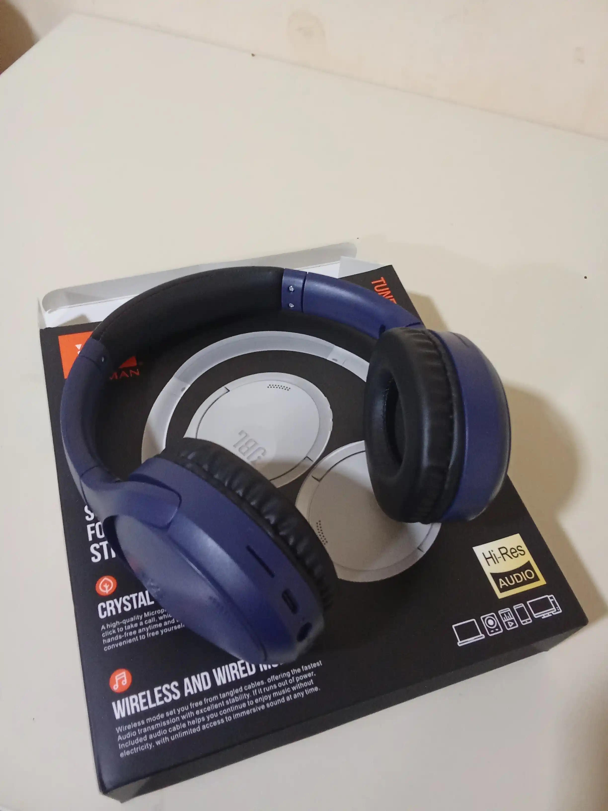 JBL TUNE 1500BT bluetooth 5.3 simsiz quloqchin mikrofonli va AUX rejimda ishlaydi
