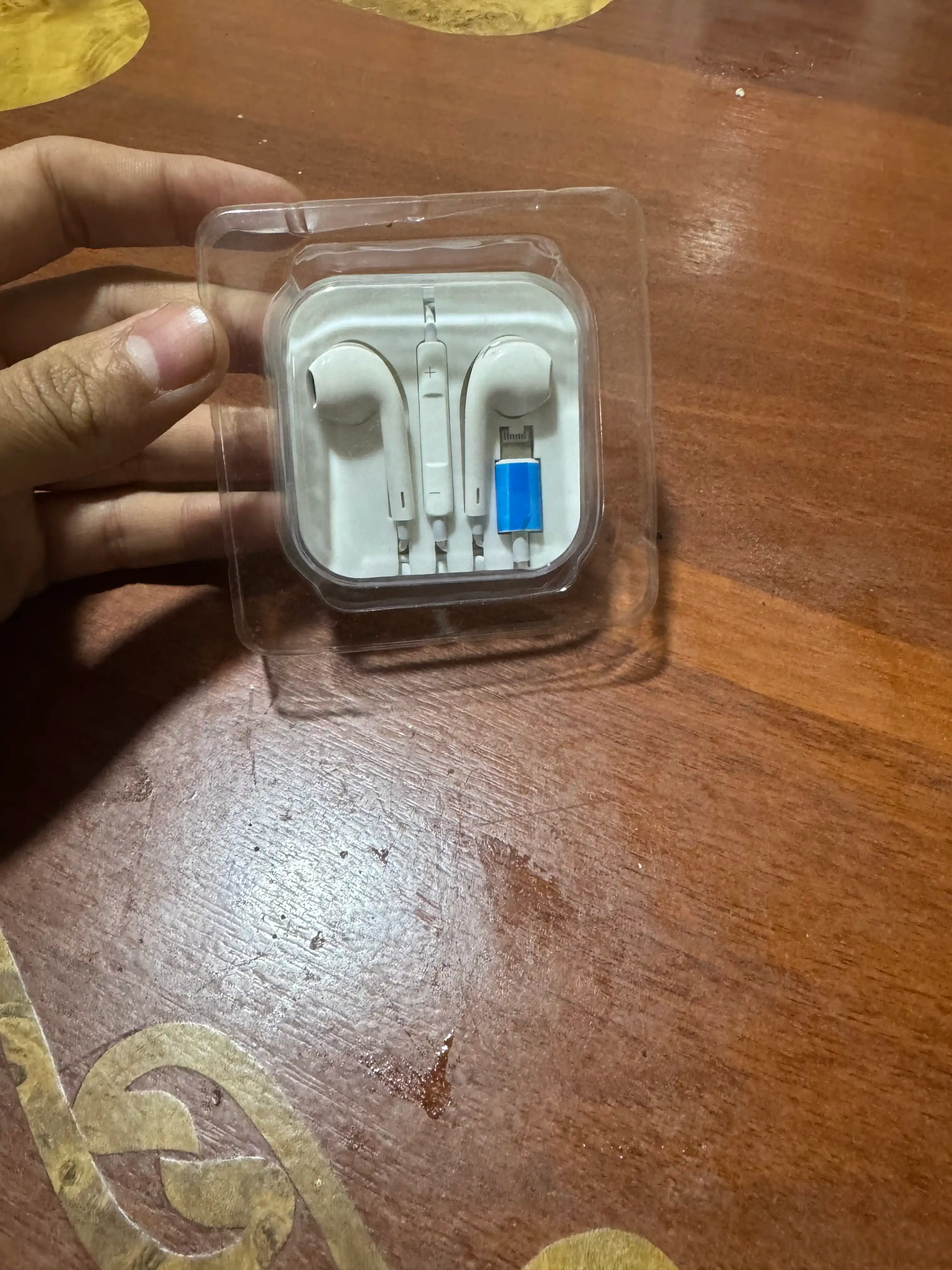 Simli quloqchinlar iPhone uchun Lightning kabeli, Bluetooth bilan