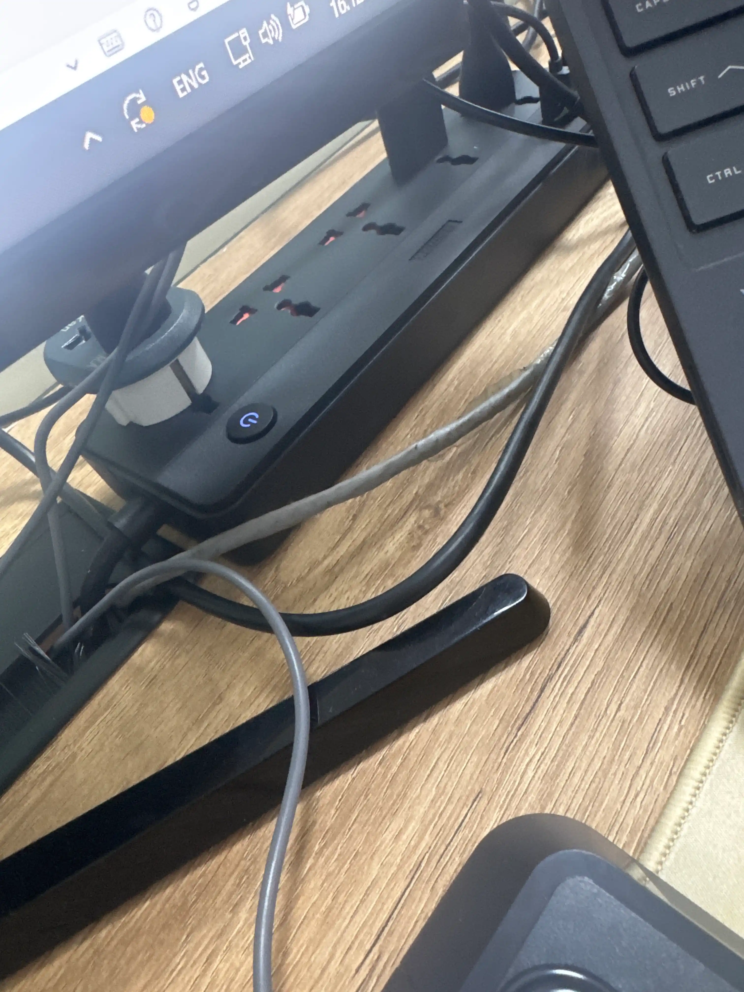 Aqlli tarmoq filtri, elektr uzatma kabeli, pilot rozetka, Type-C va USB port