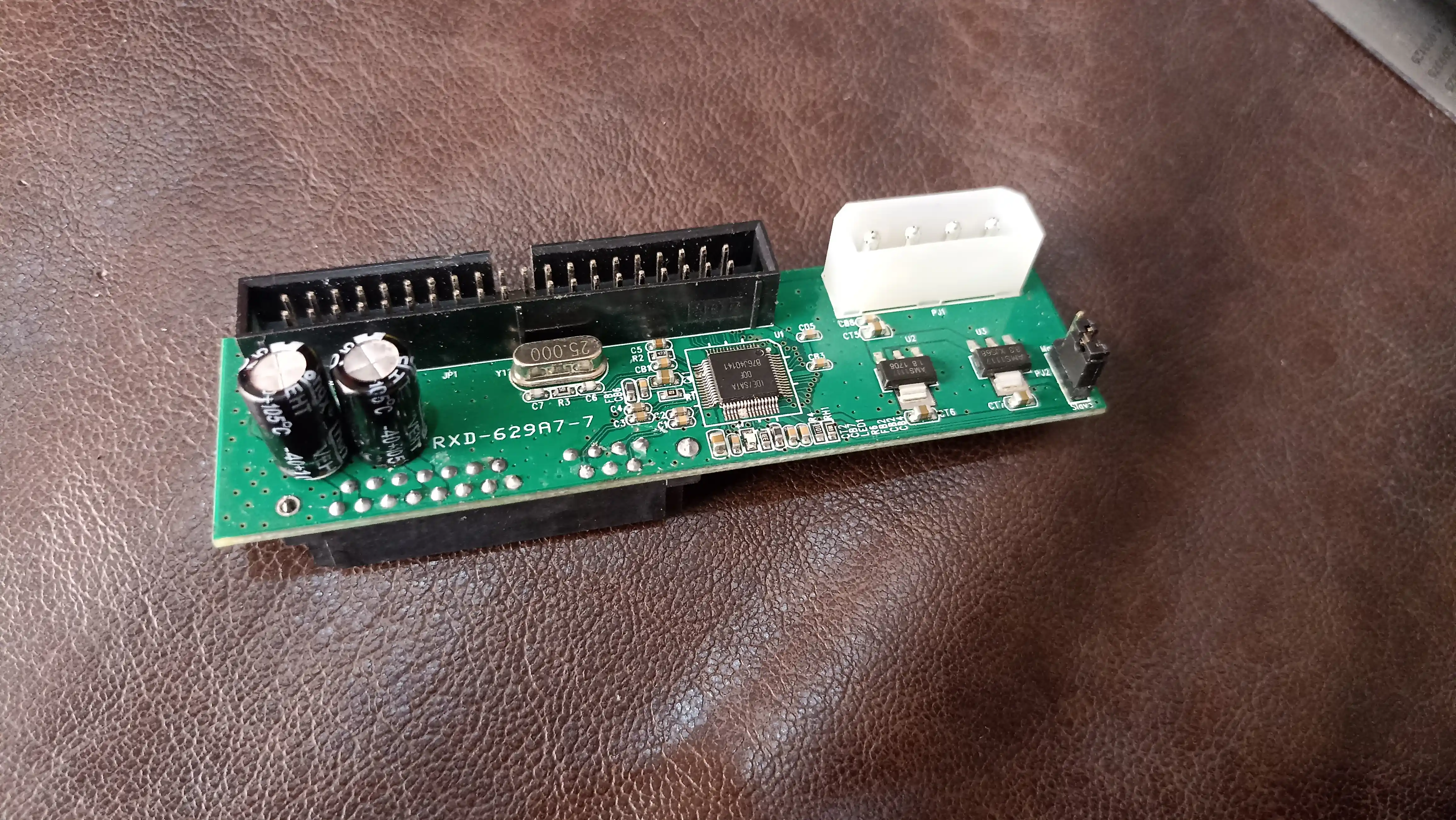 Sata dan IDE 2.5 gacha bo'lgan ayoldan 3.5 dyuymli erkakka 40 pinli adapter konvertori