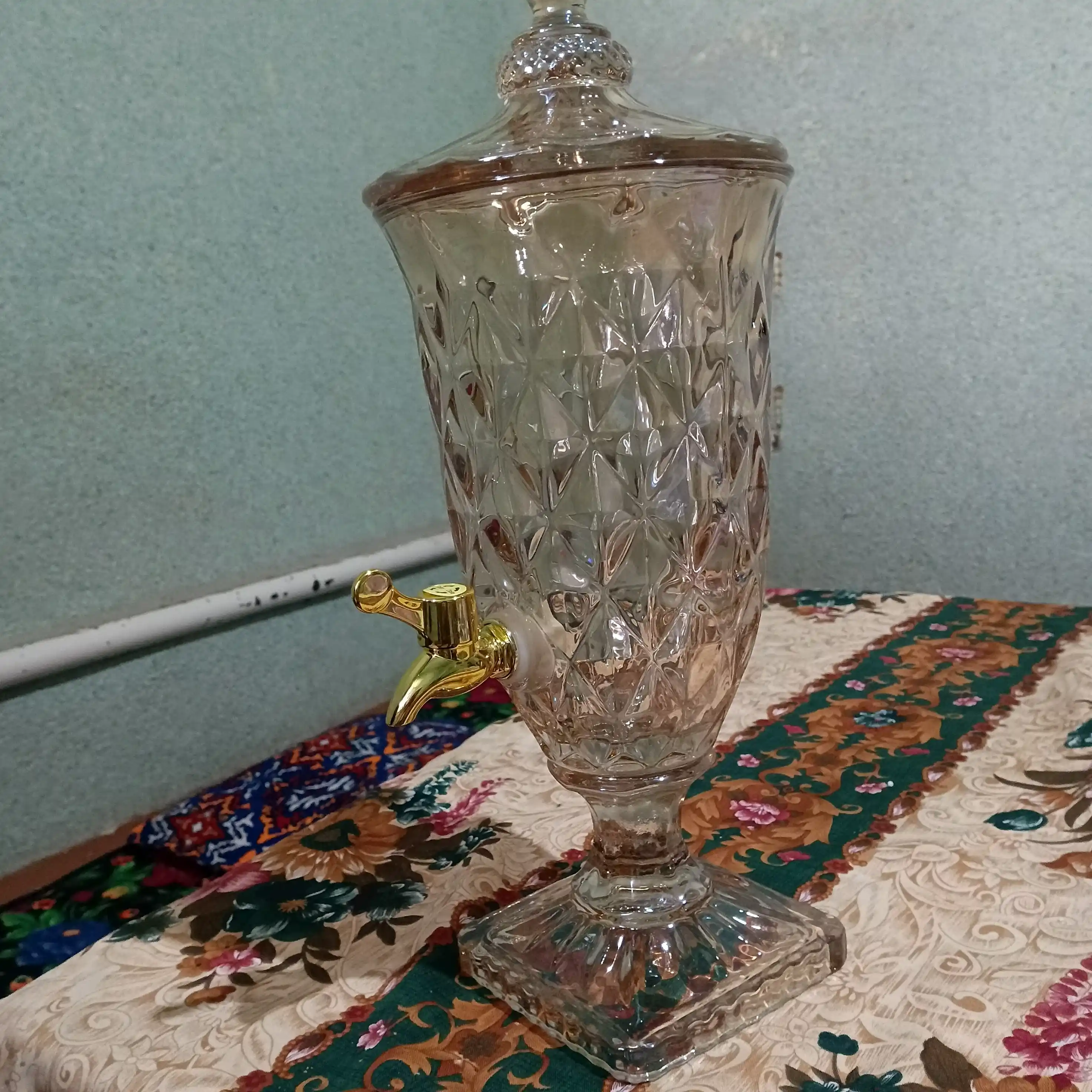 Dispenser idish, kranli shisha grafin sovuq ichimliklar uchun ideal,sovg‘a qadog‘ida