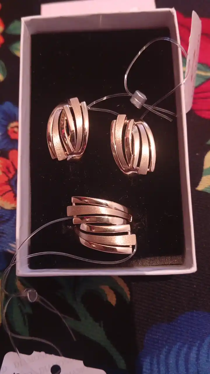 Ayollar uchun oltin uzuk va zirak to'plami, tilla 585 proba, 10.28 gr, D24K model, DIAMOND