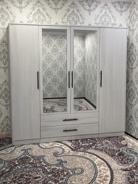 Шкаф-купе для одежды с зеркалами и ящиками для хранения - 