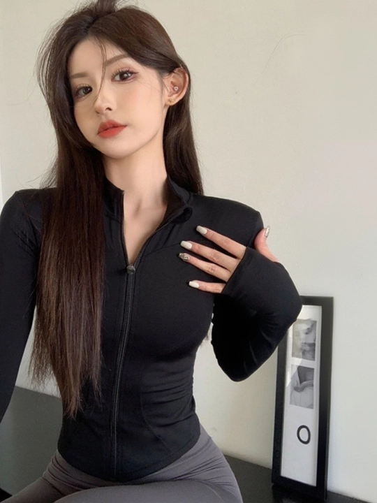 Ayollar uchun sport kostyumi - 
