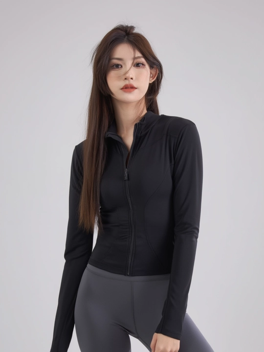 Ayollar uchun sport kostyumi