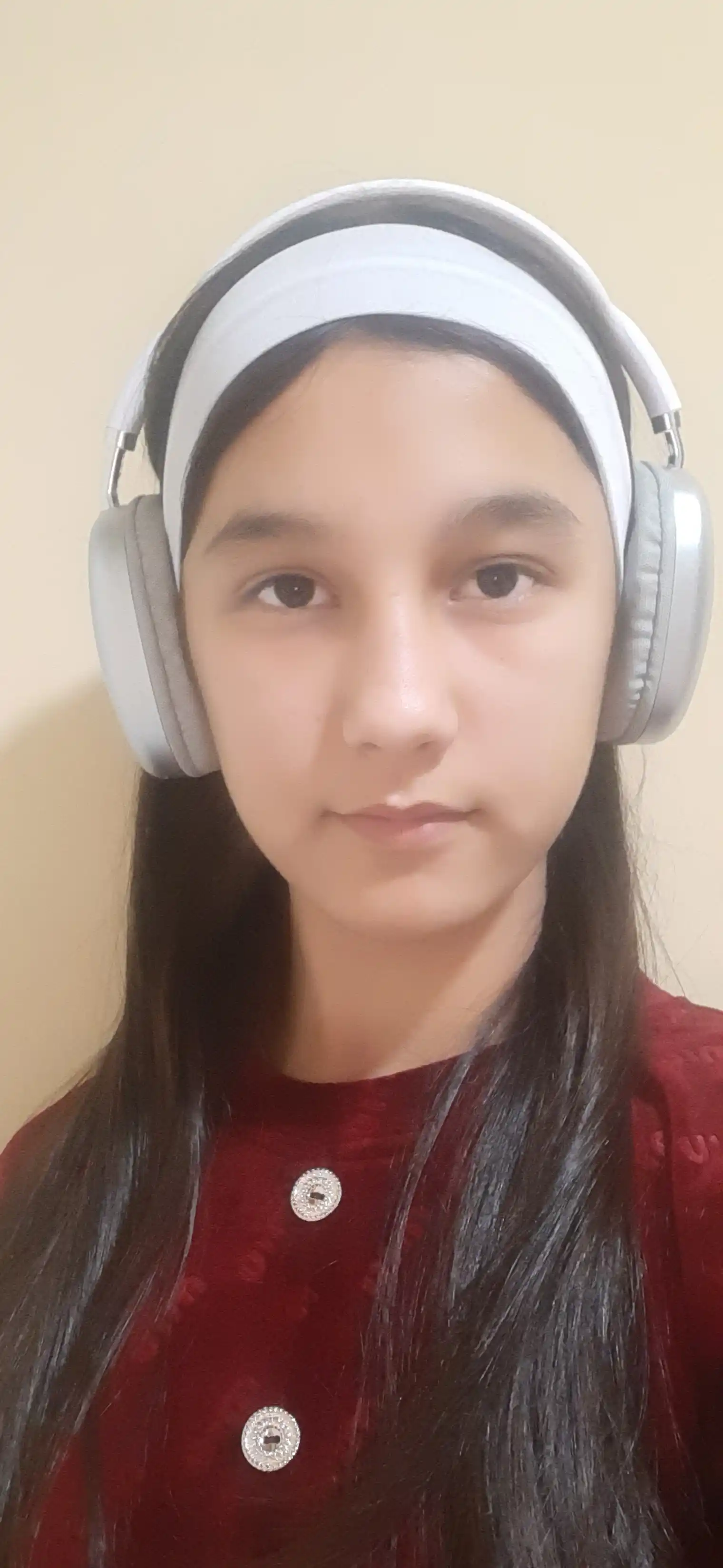 Boshga sochlar uchun sport tasmasi