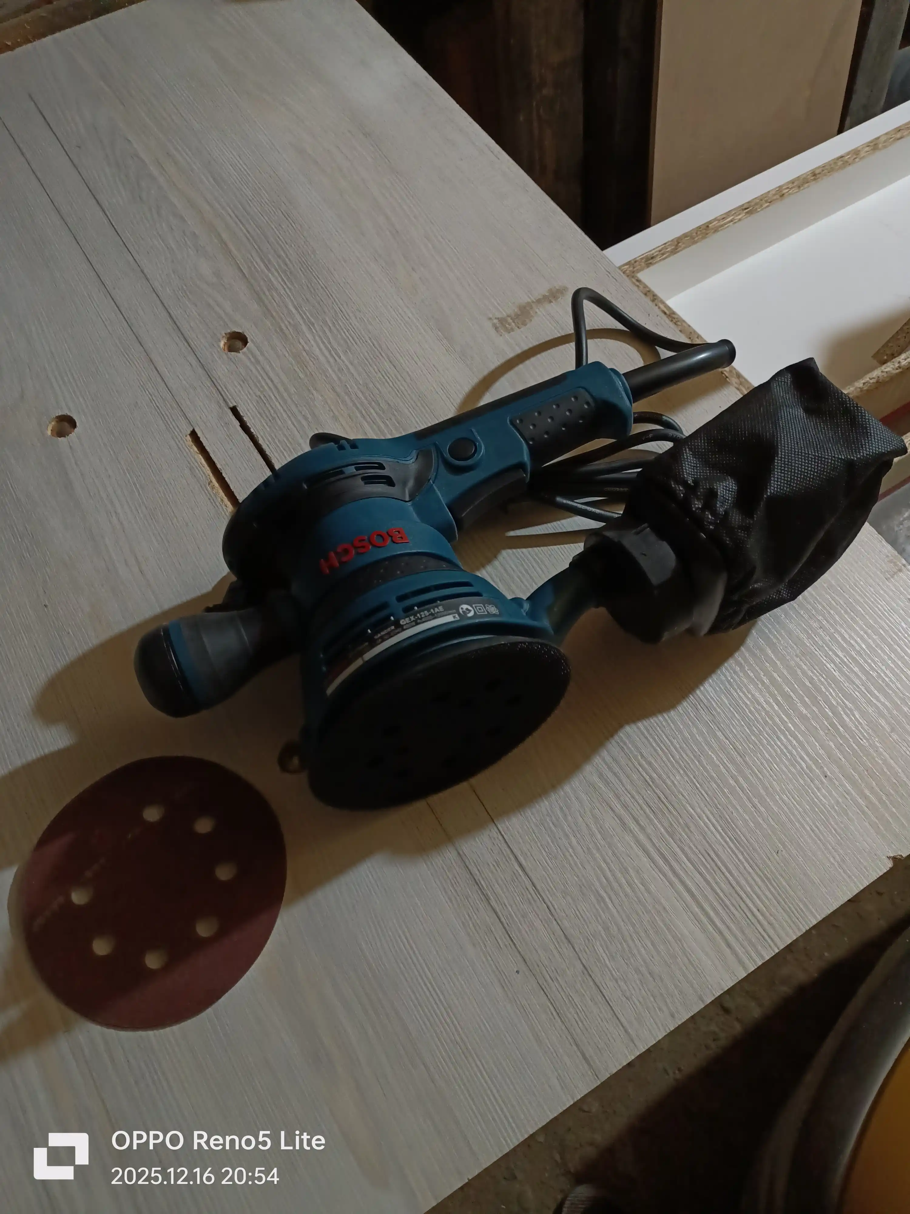 Eccentric vibrating grinder, professional