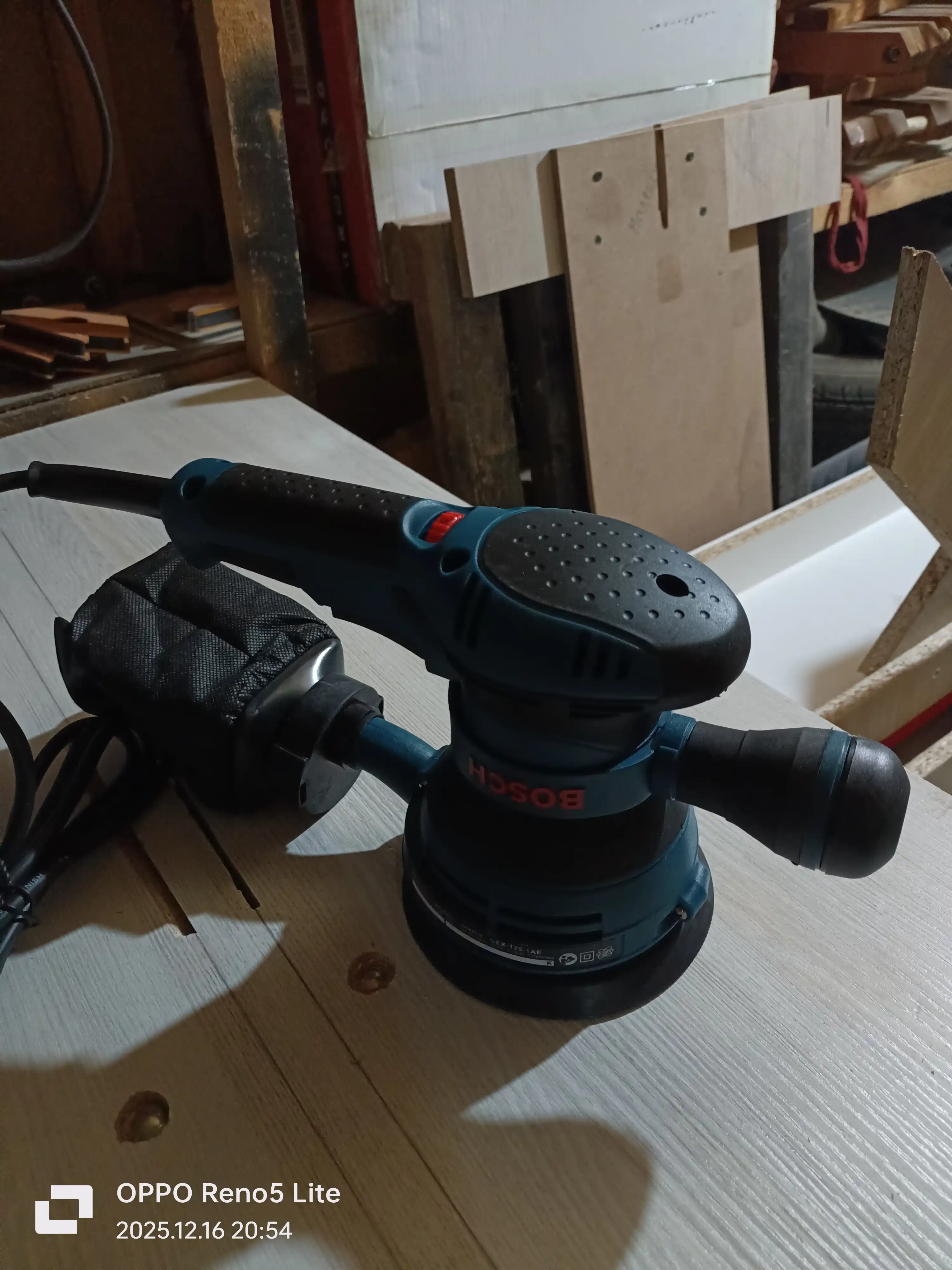 Eccentric vibrating grinder, professional