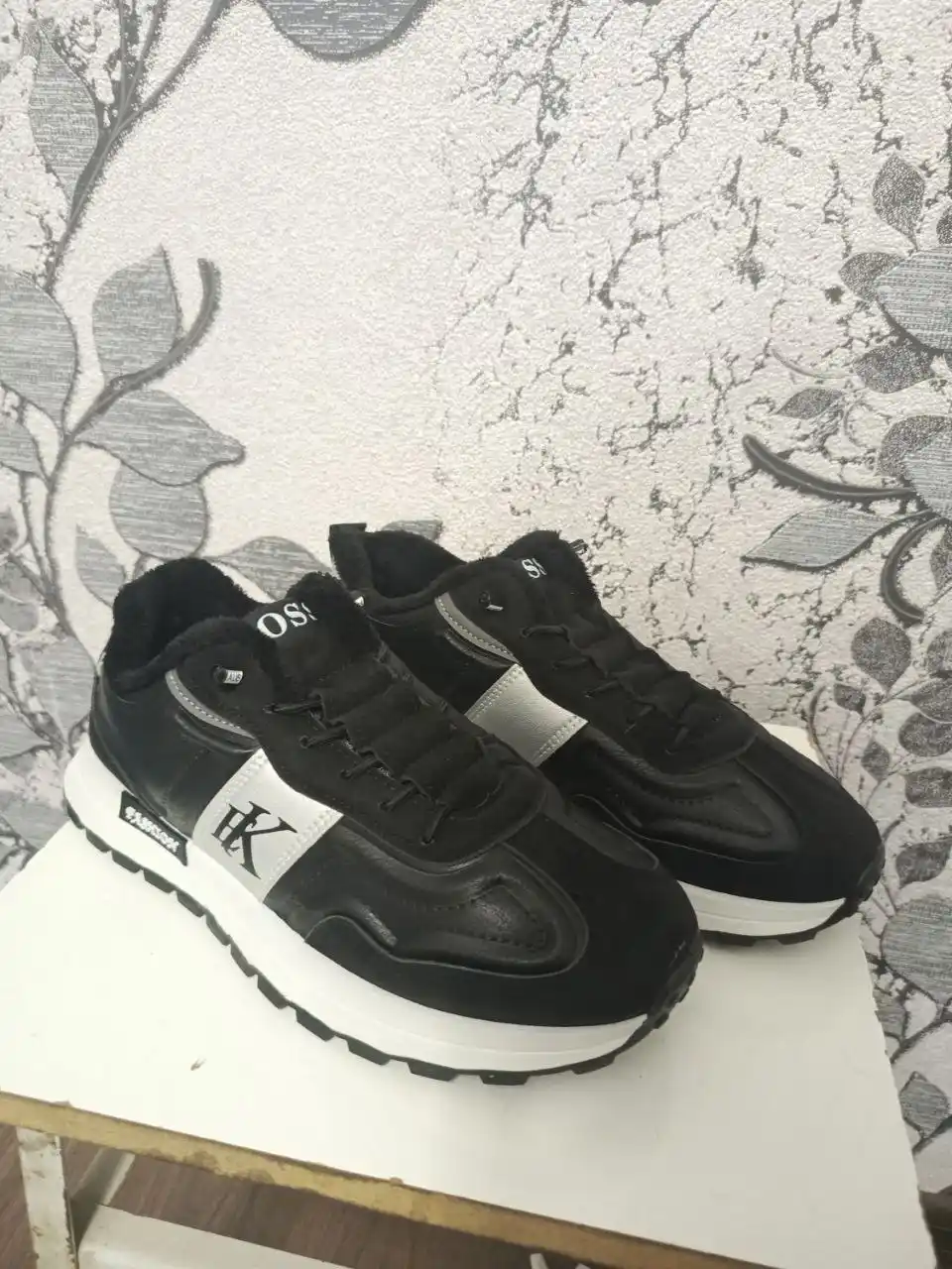 Qishki va kuzgi erkaklar uchun issiq charm krossovkalar BOSS Fashion 41–44