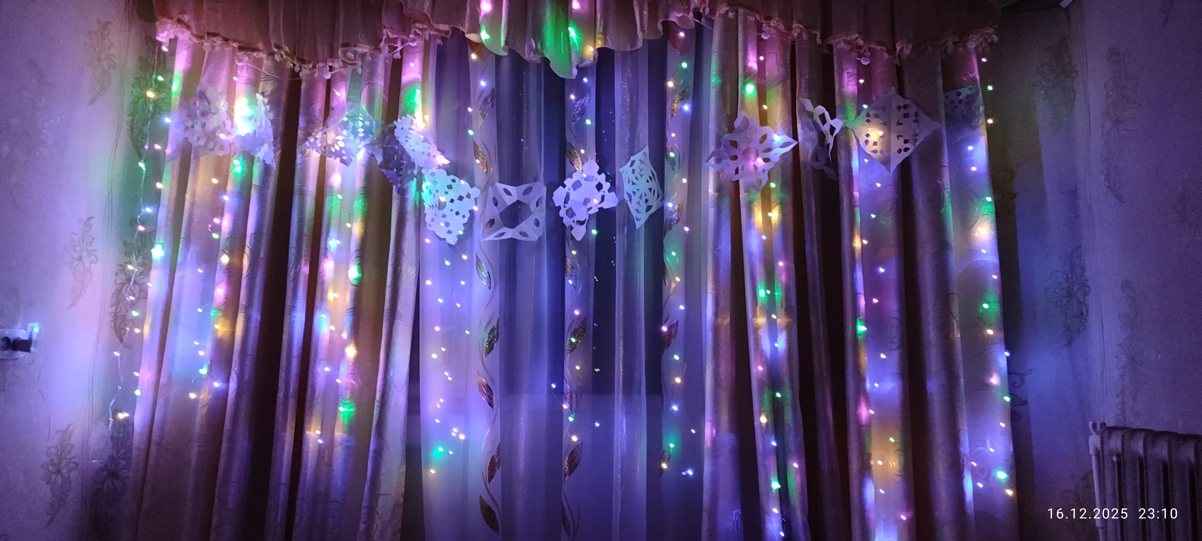 LED girlyanda parda Rosa, 3x3, 3x2, 3x1 m — 8 rejim, pult, 10 ta ilgak, yangi yil uchun