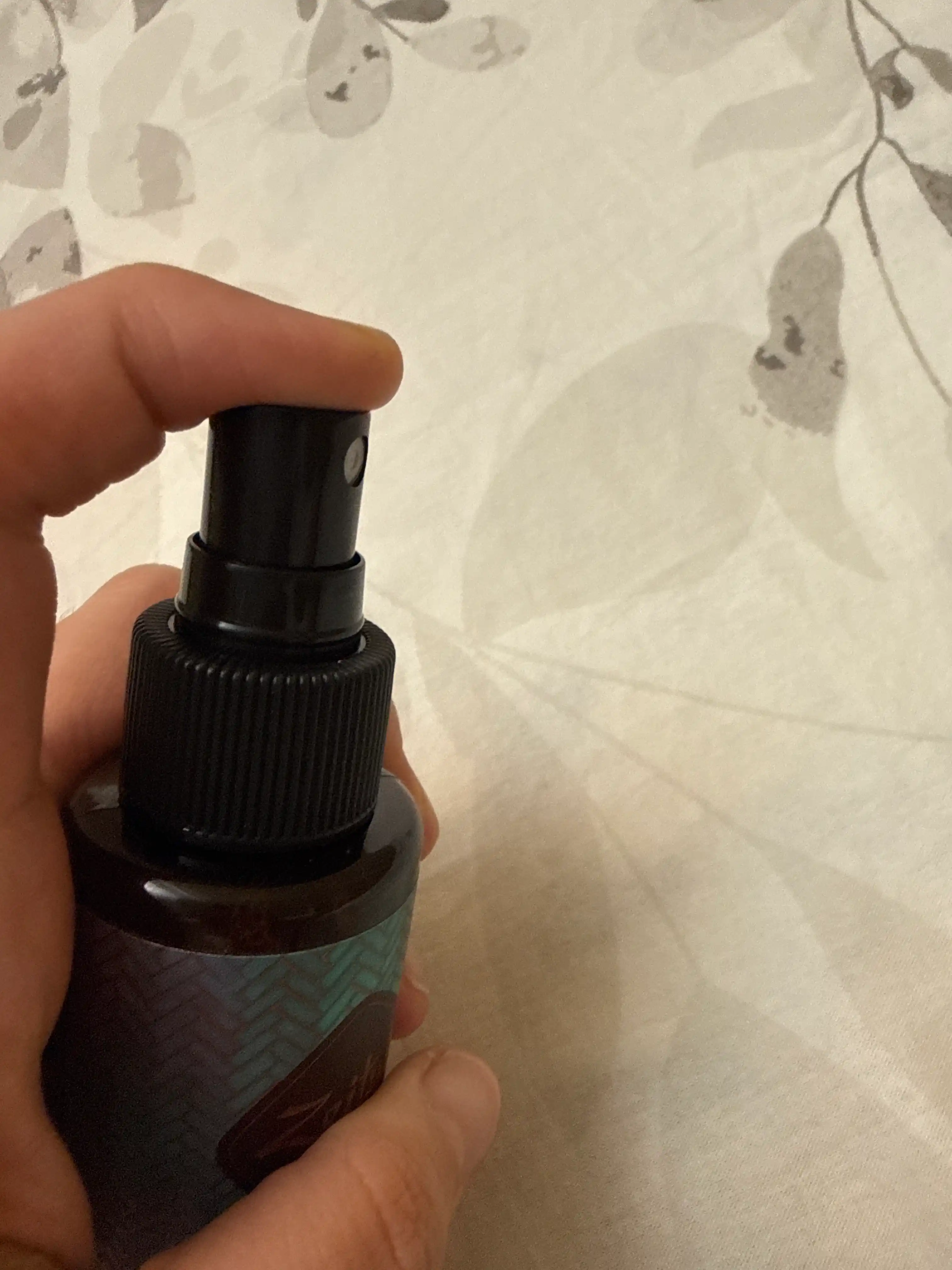 Tana va ichki kiyimlar uchun xushbo‘y Zeitun "Bo‘shashish marosimi" spreyi, 110 ml