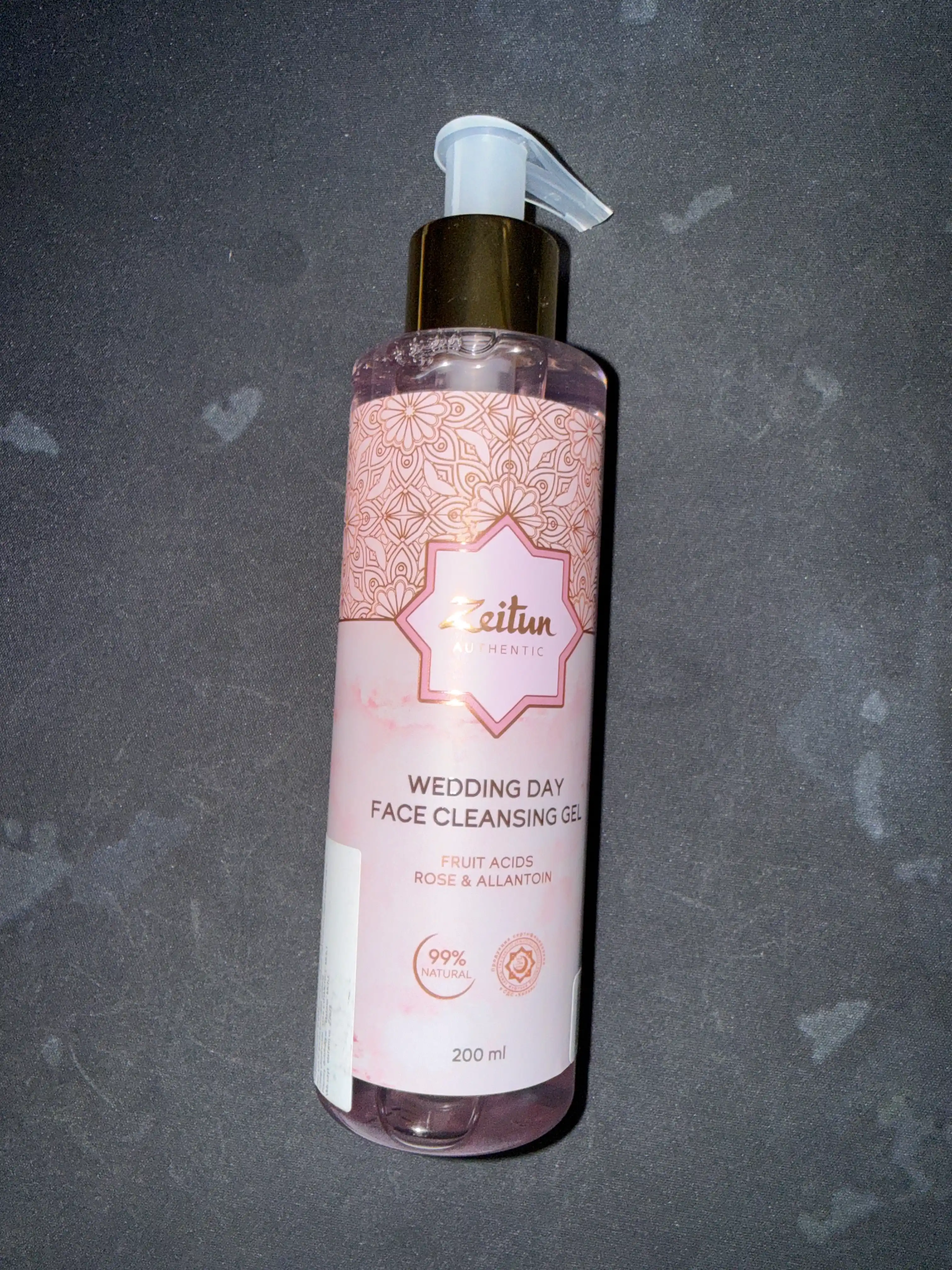 Yuzni yuvish uchun gel Zeitun Wedding Day atirgul suvi va gialuron kislotasi bilan, 200 ml