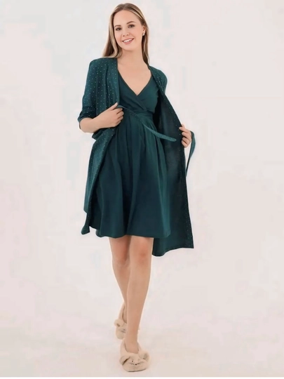 To‘rli tug‘ruqxonada xalat va ko‘ylak, penyuarlar, ayollar tungi kiyimi