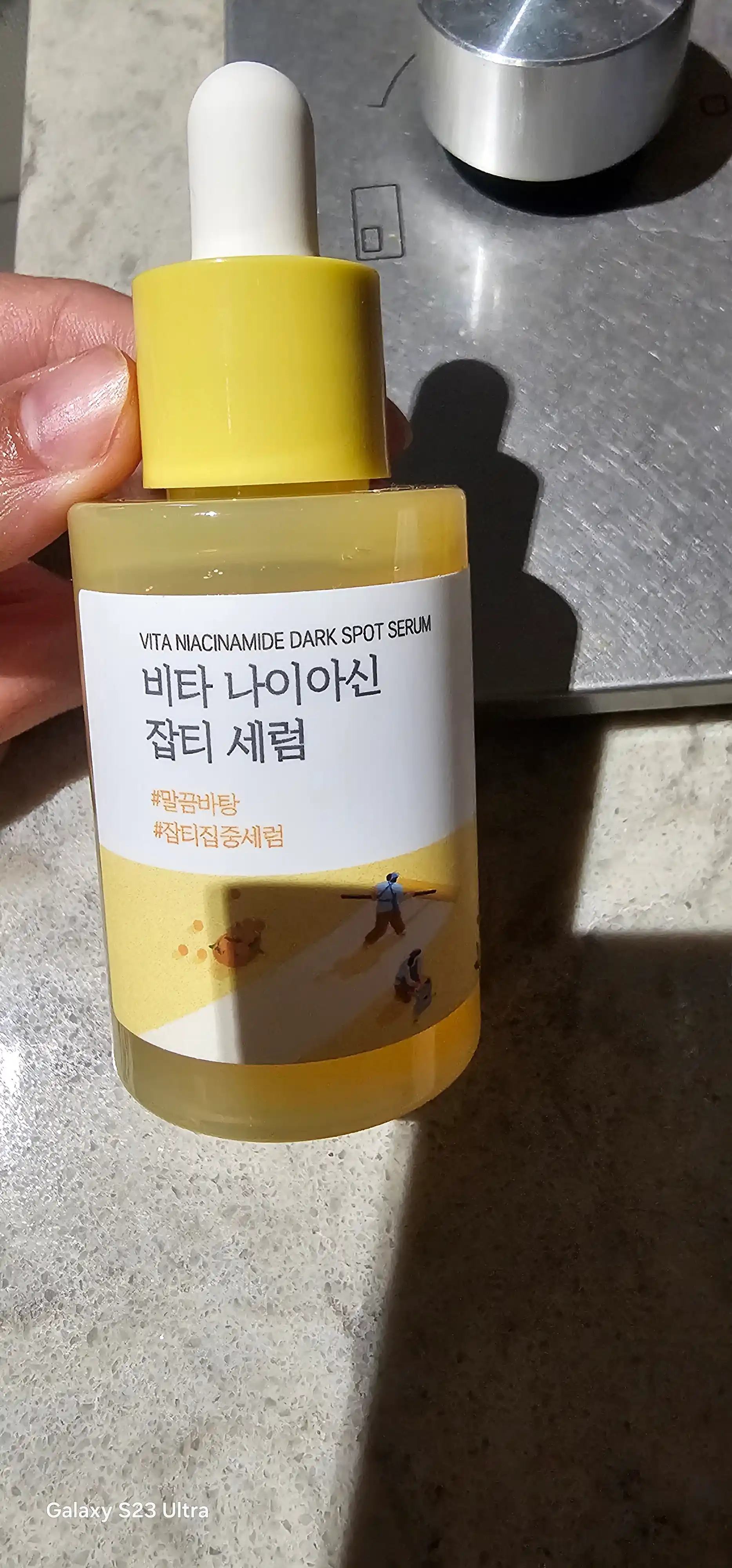 Niatsinamid yorituvchi sarum Round Lab Vita Niacinamide Dark Spot Serum, 30 ml