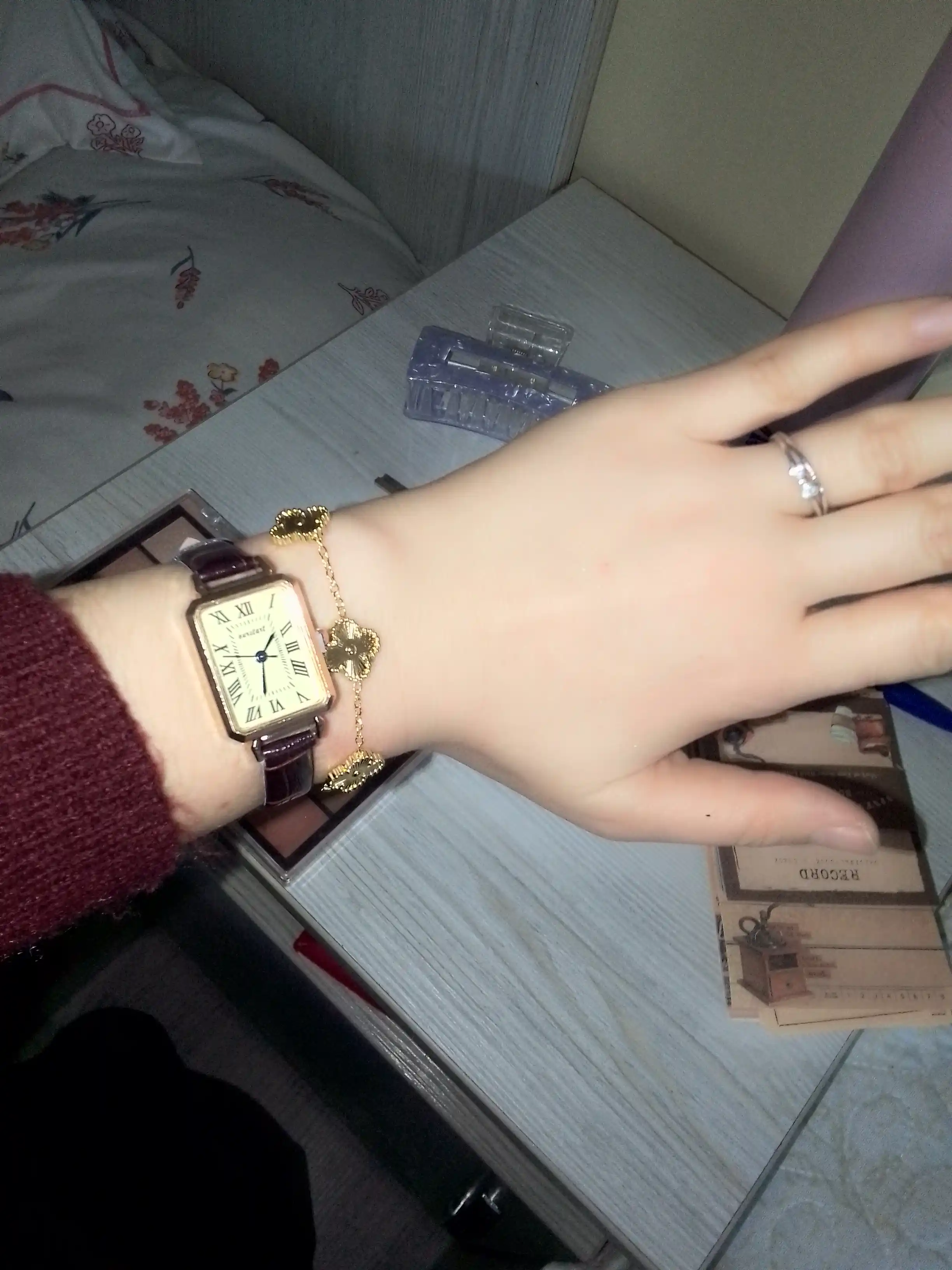 Gogoey qizlar uchun soatlar