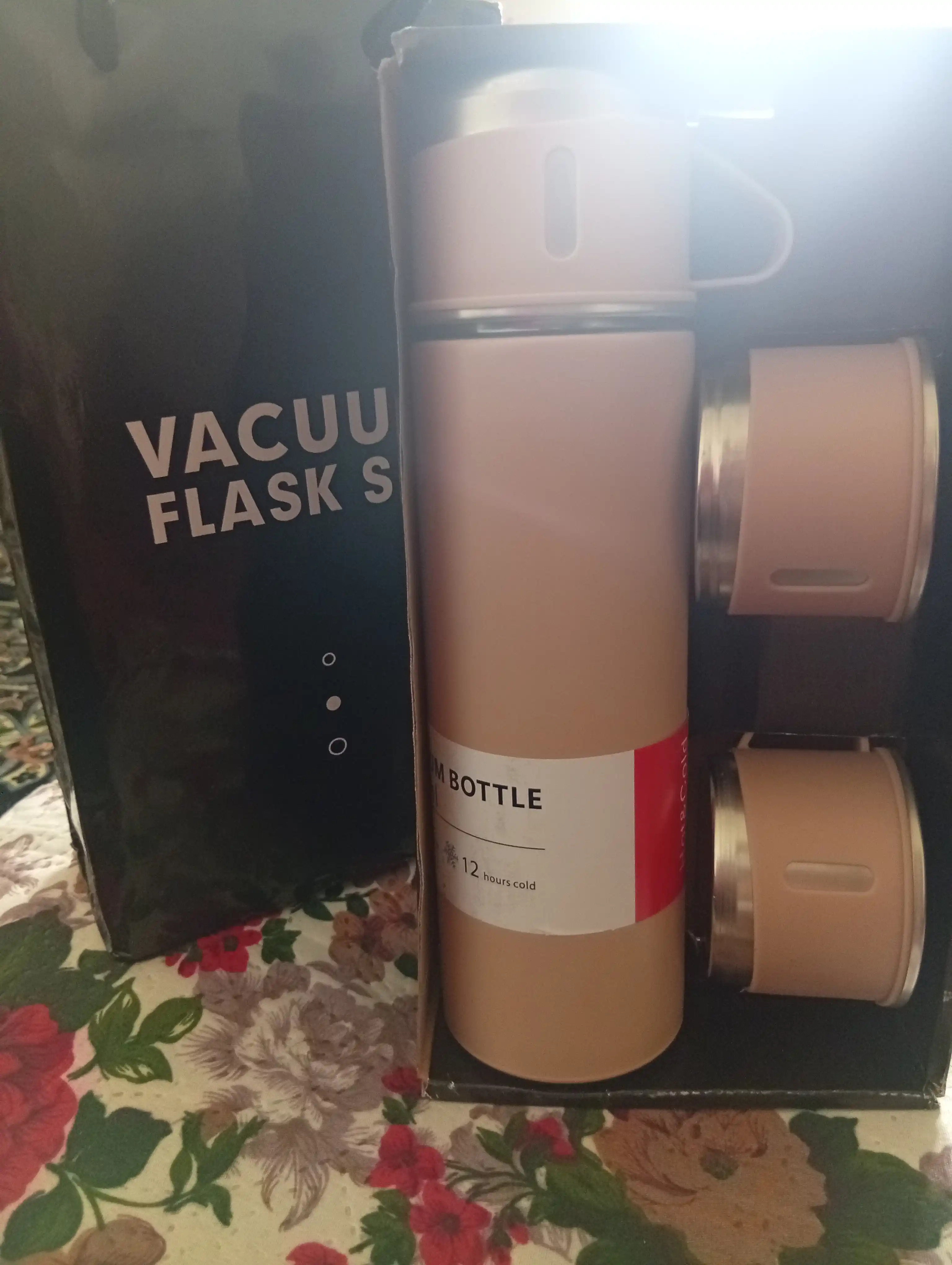 Termos - termokrujka, 3 piyoladan iborat sovg‘a to‘plami, 500 ml