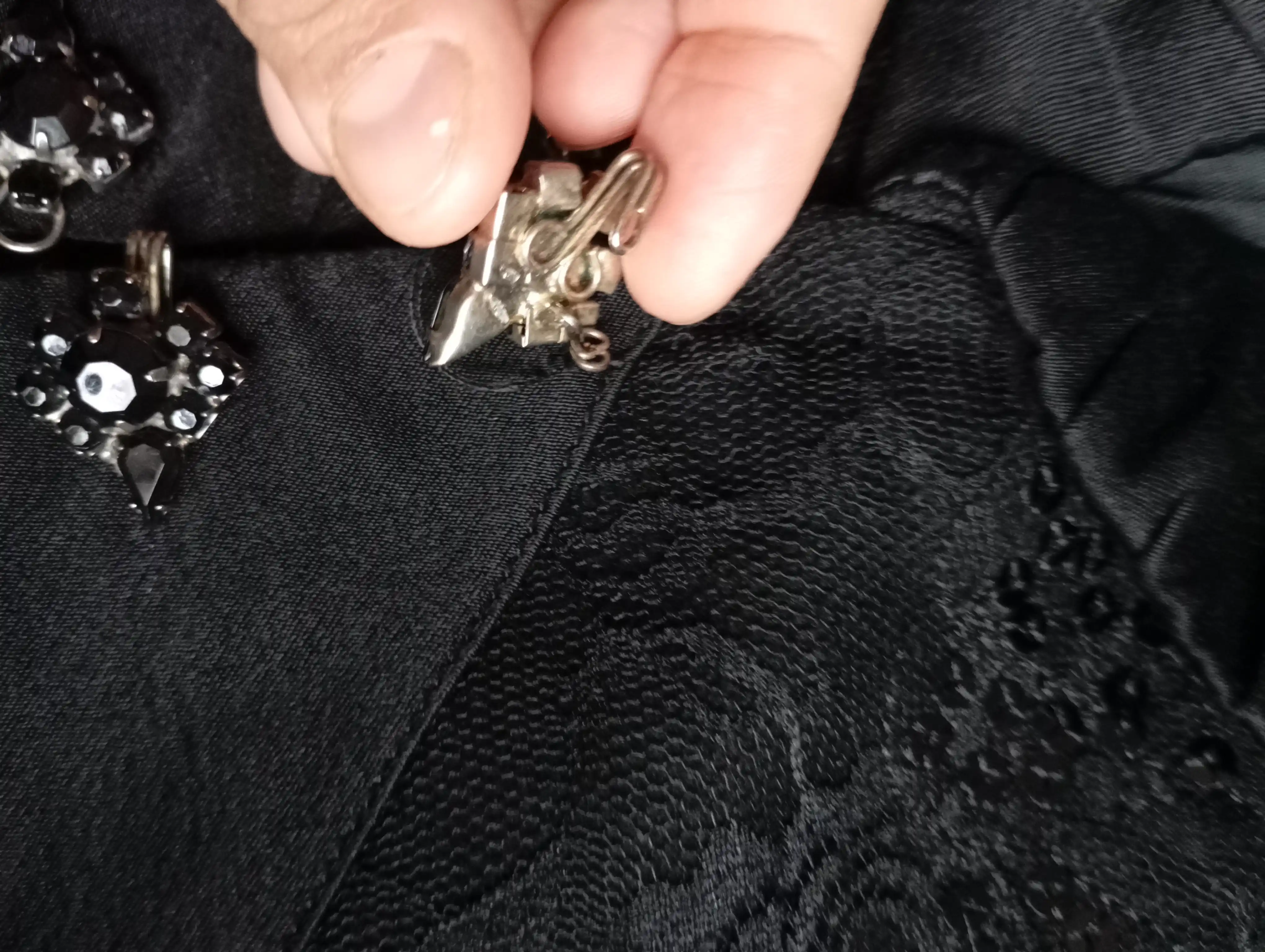 Ayollar uchun klassik va nafis kastyum va yubka Didov Triko