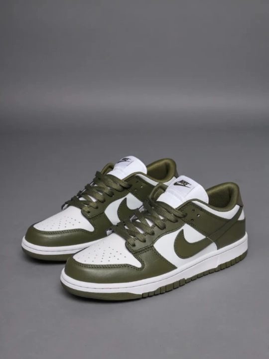 Erkaklar va ayollar krossovkalari - Nike SB Dunk Low Junior, uniseks