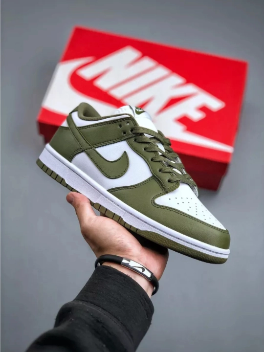 Erkaklar va ayollar krossovkalari - Nike SB Dunk Low Junior, uniseks - 