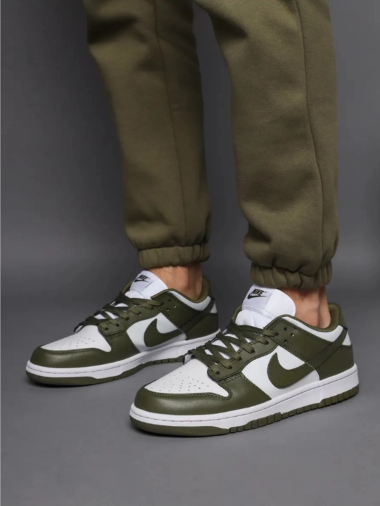 Erkaklar va ayollar krossovkalari - Nike SB Dunk Low Junior, uniseks