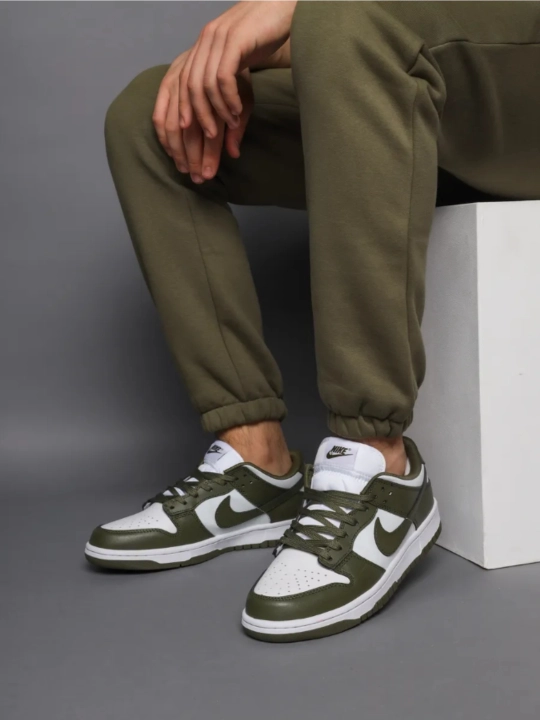 Erkaklar va ayollar krossovkalari - Nike SB Dunk Low Junior, uniseks