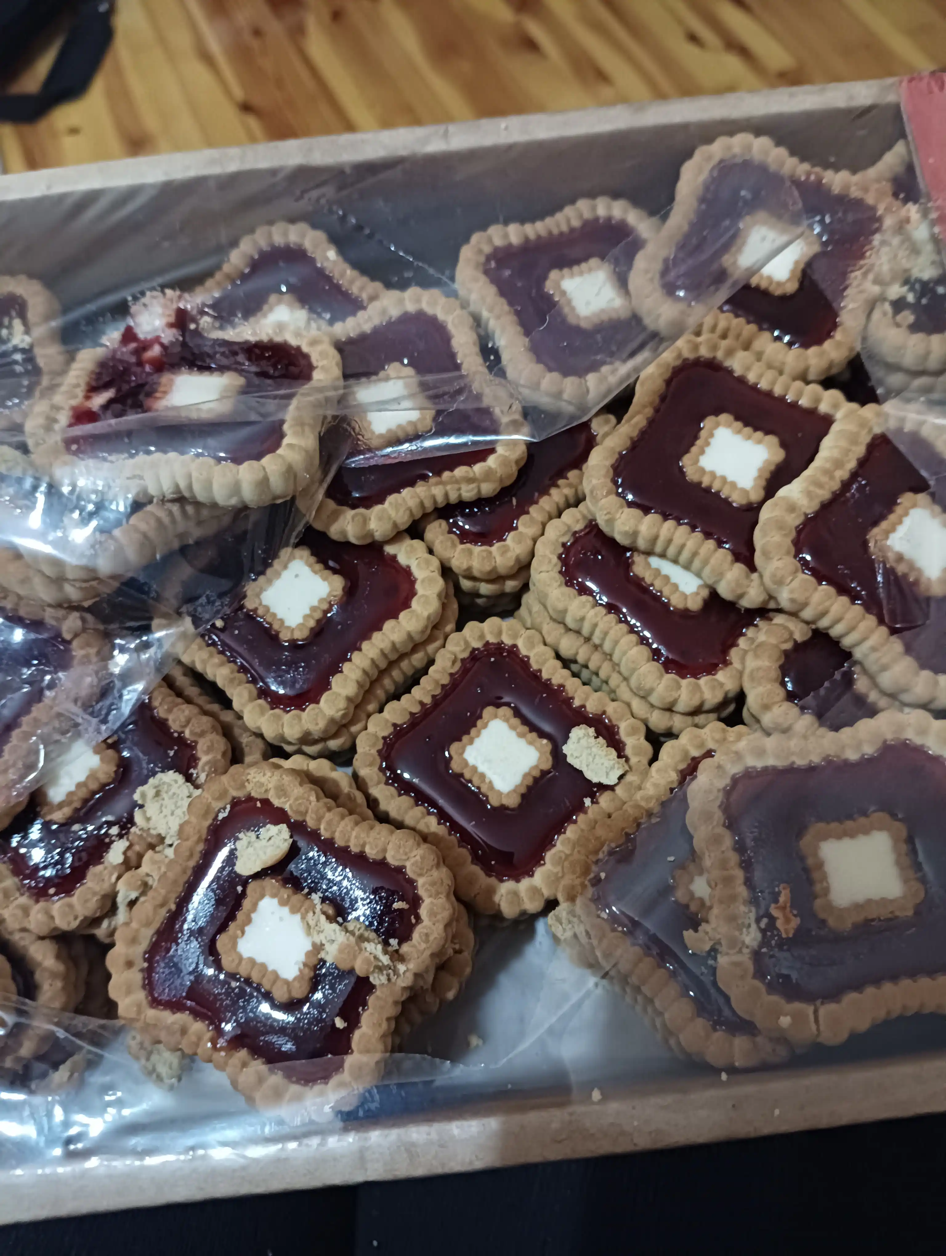 Pechenye nachinka yogli oq va jeleli dekor 3 ta ta’m qora smorodina apelsin, malina, 1 kg